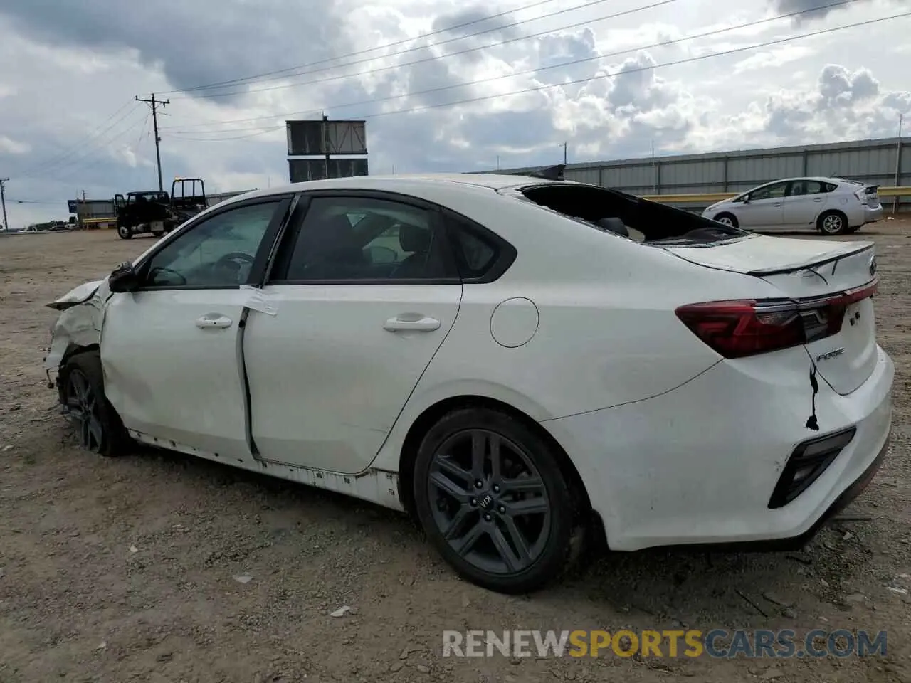2 fotografías del automóvil dañado 3KPF34AD3ME265194 KIA FORTE 2021