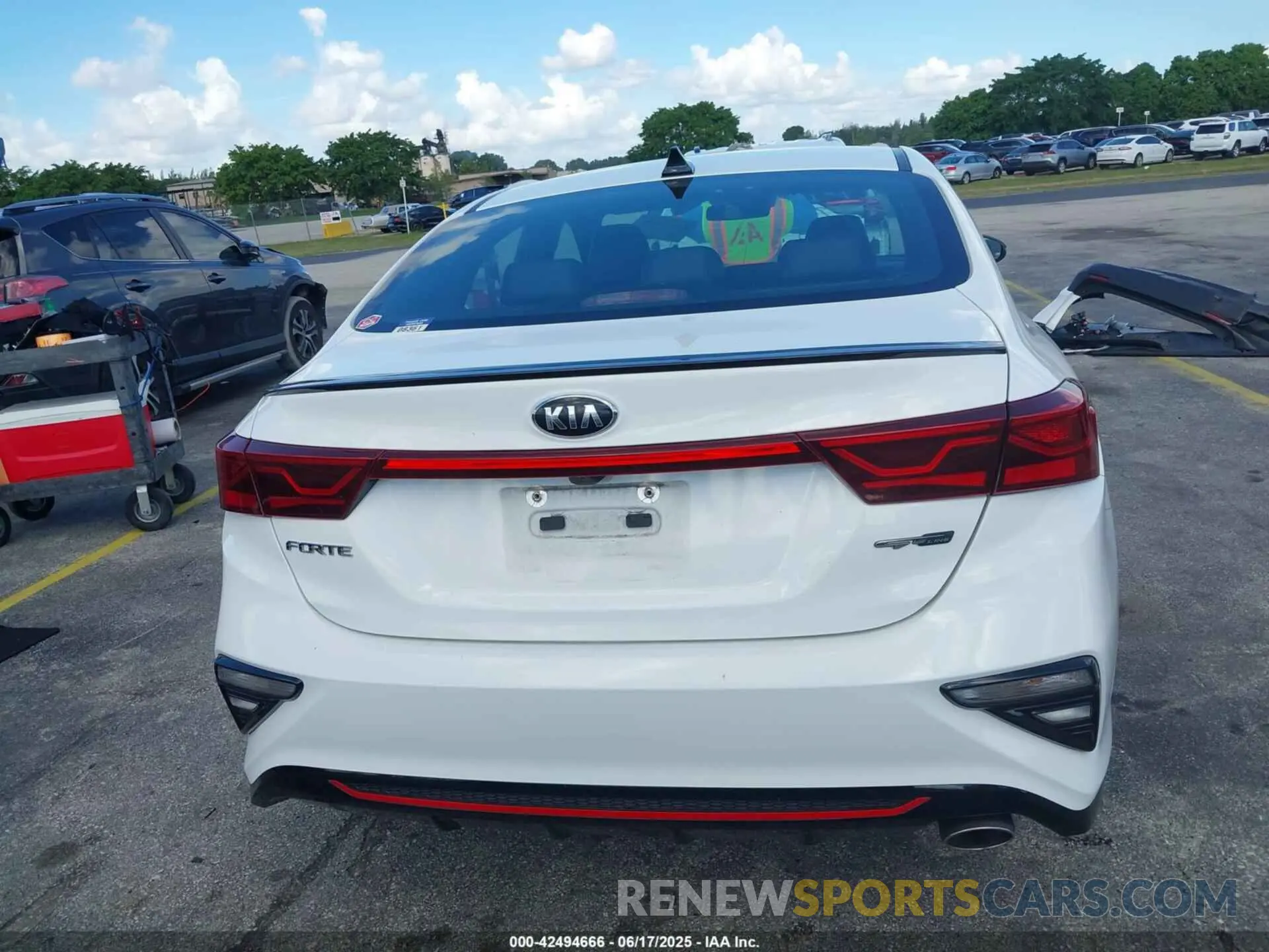 16 fotografías del automóvil dañado 3KPF34AD3ME312725 KIA FORTE 2021
