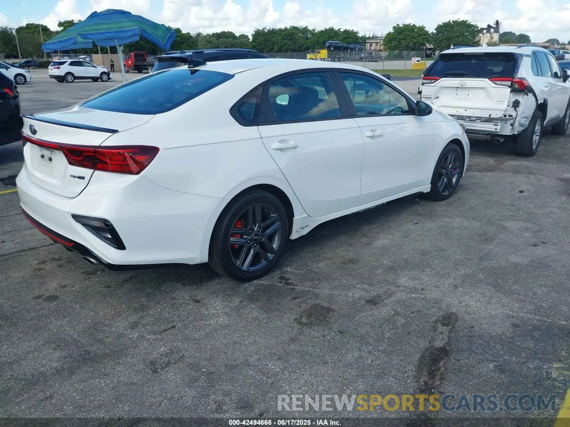 4 fotografías del automóvil dañado 3KPF34AD3ME312725 KIA FORTE 2021