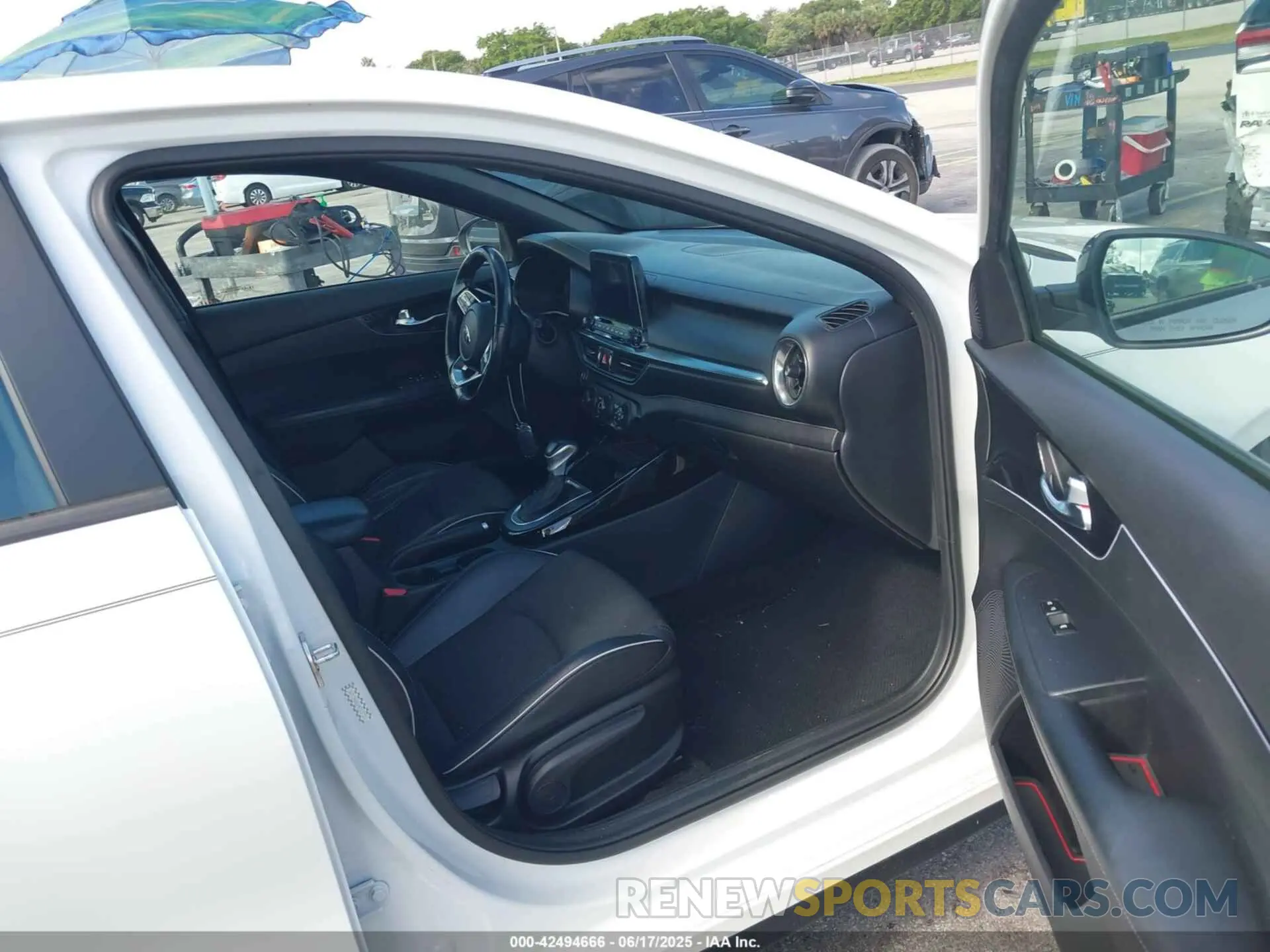5 fotografías del automóvil dañado 3KPF34AD3ME312725 KIA FORTE 2021