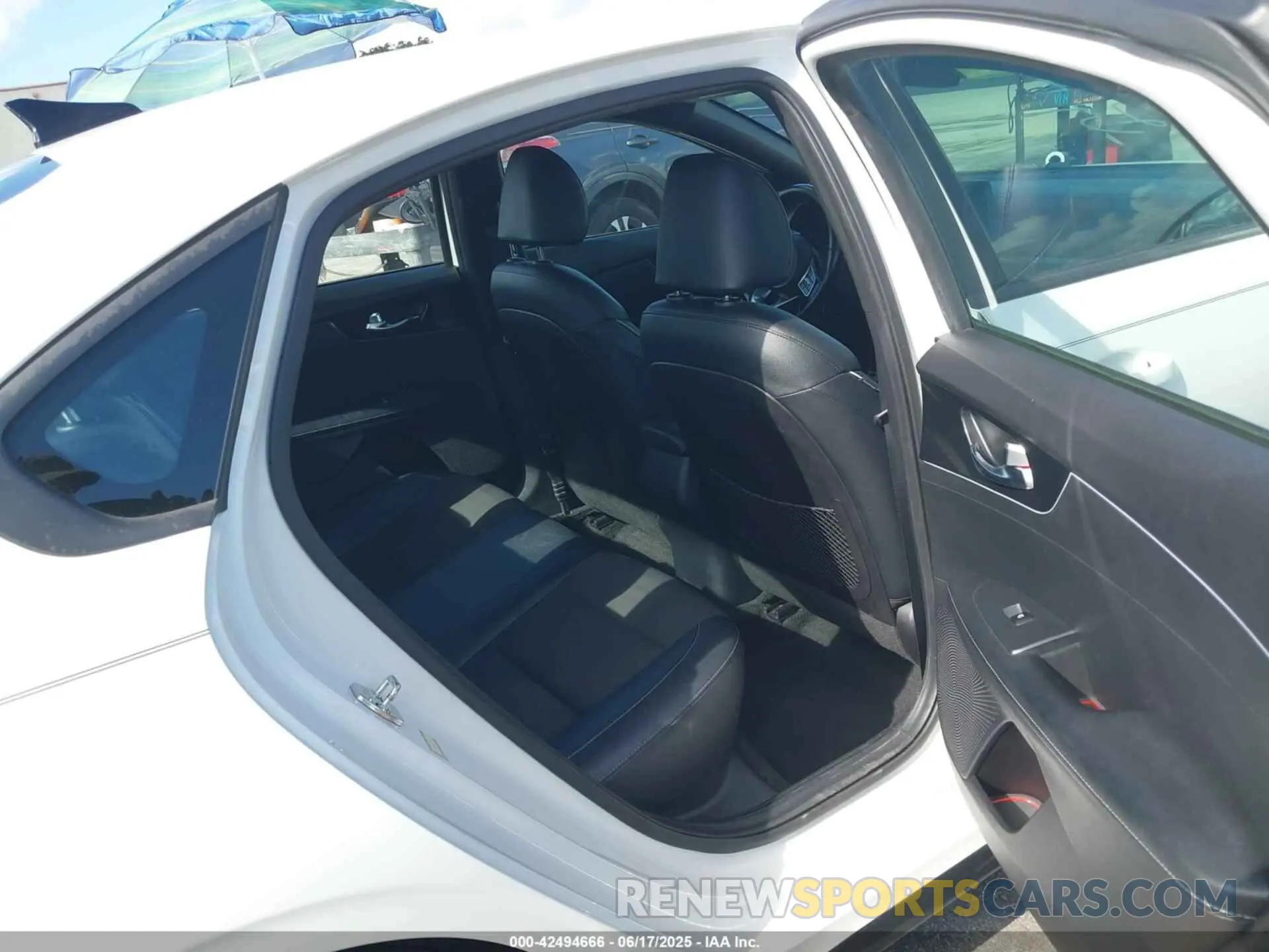 8 fotografías del automóvil dañado 3KPF34AD3ME312725 KIA FORTE 2021