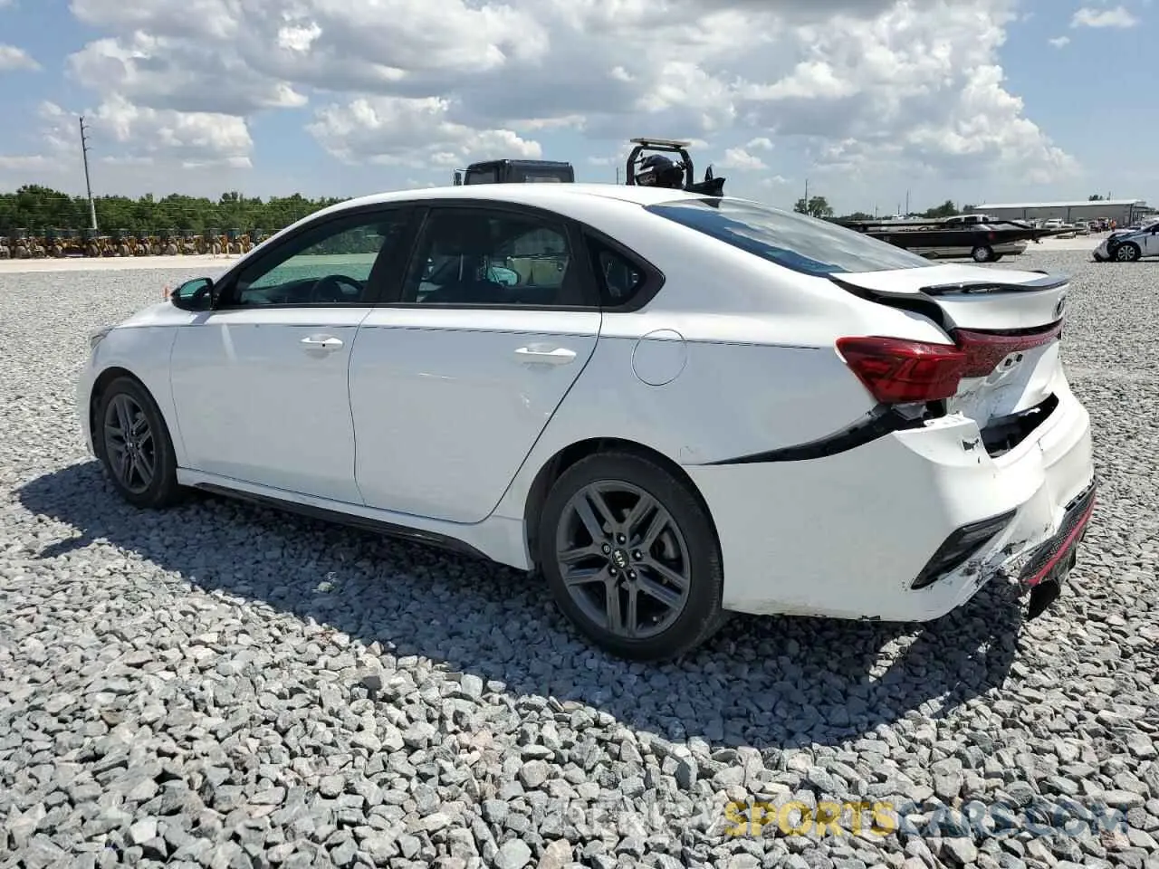 2 fotografías del automóvil dañado 3KPF34AD3ME353808 KIA FORTE 2021