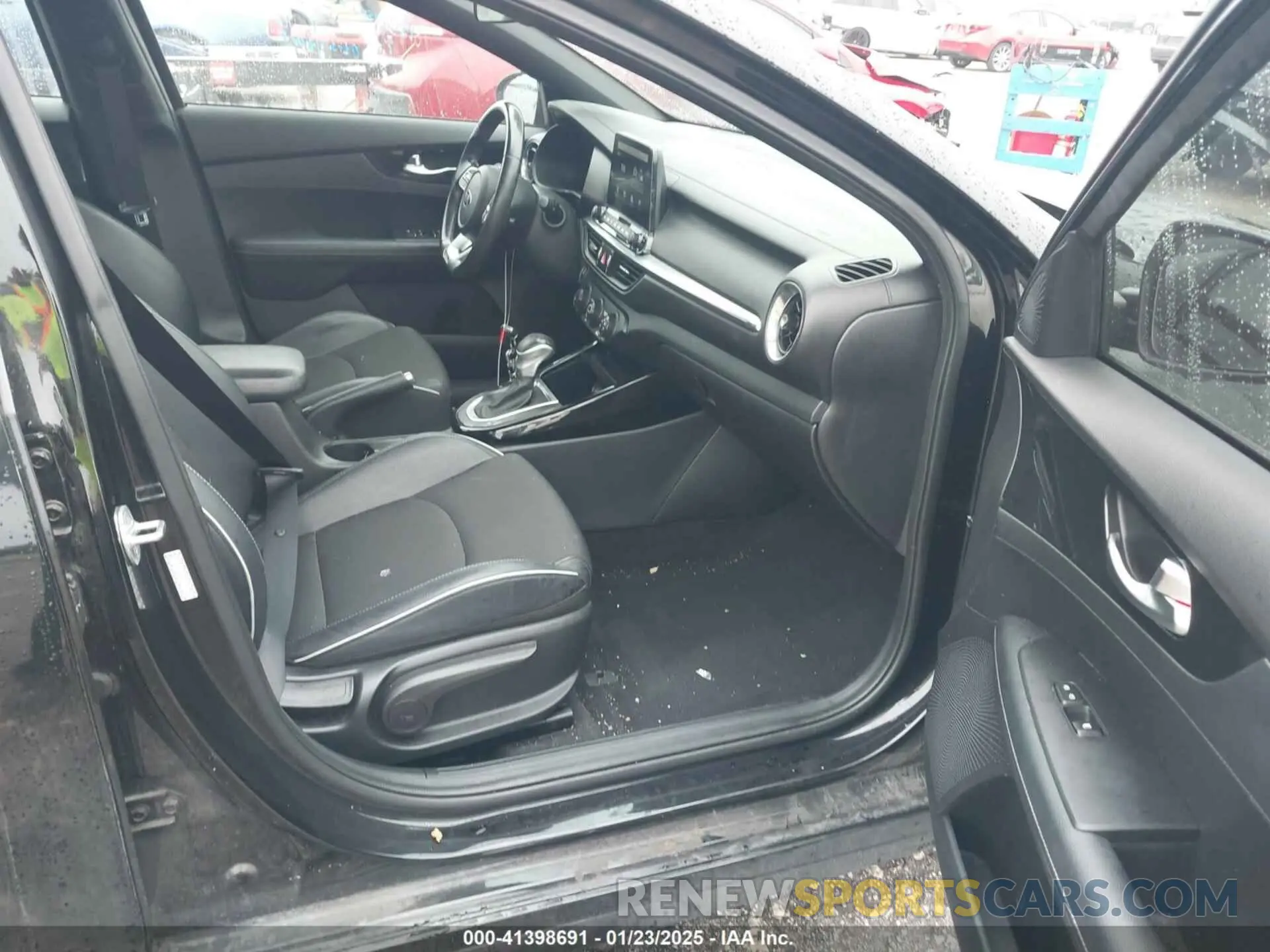 5 fotografías del automóvil dañado 3KPF34AD3ME375355 KIA FORTE 2021