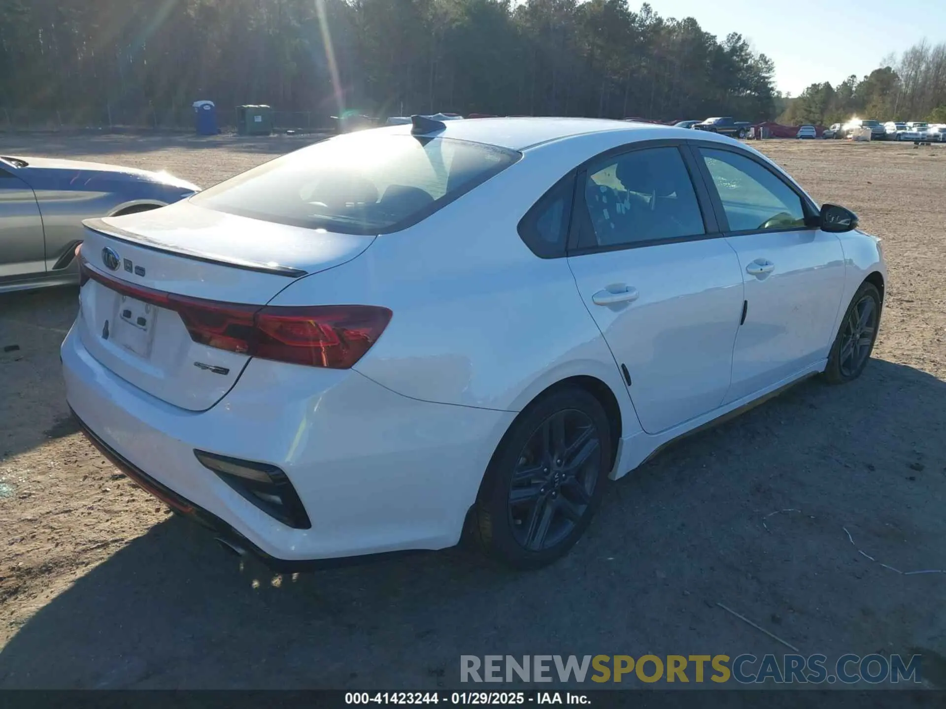 4 fotografías del automóvil dañado 3KPF34AD3ME390261 KIA FORTE 2021