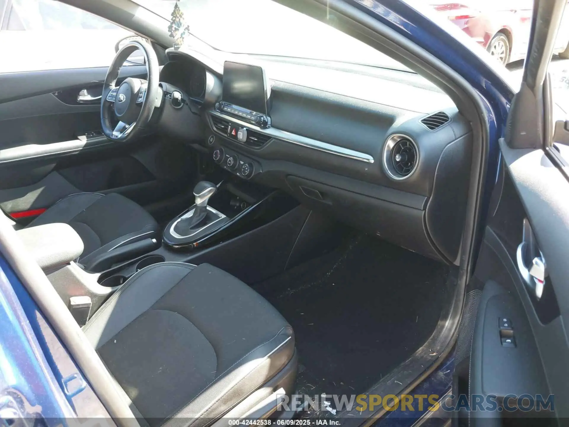 5 fotografías del automóvil dañado 3KPF34AD5ME408680 KIA FORTE 2021