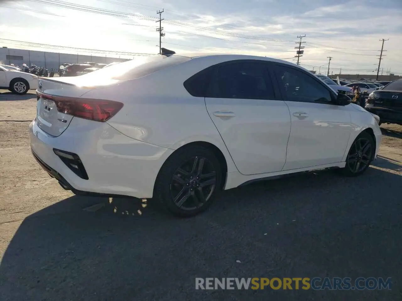 3 fotografías del automóvil dañado 3KPF34AD6ME373647 KIA FORTE 2021