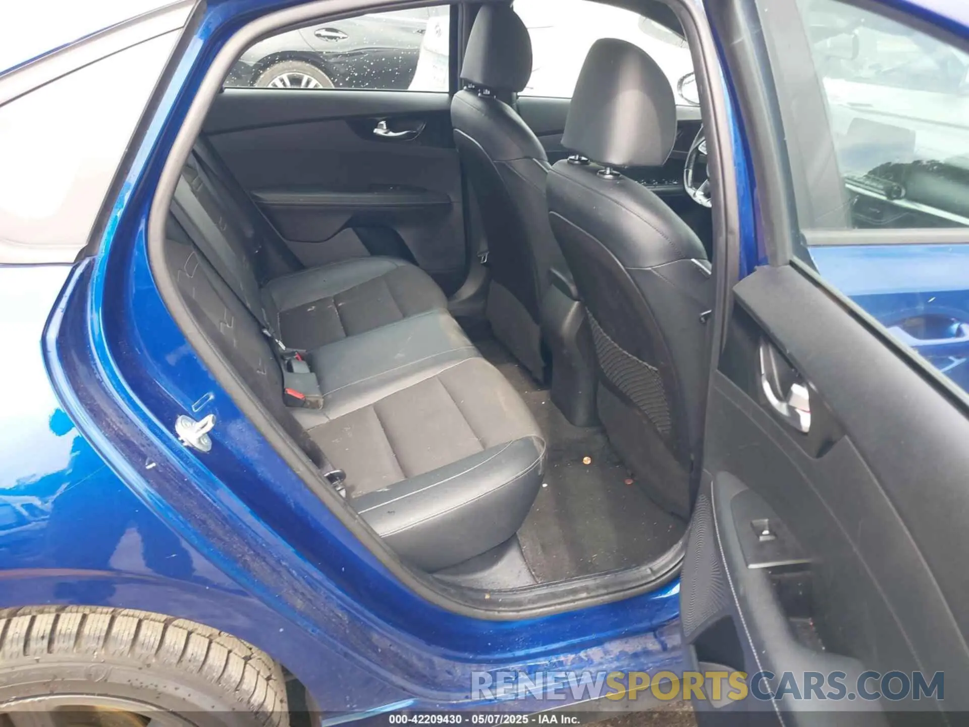 8 fotografías del automóvil dañado 3KPF34AD9ME382035 KIA FORTE 2021