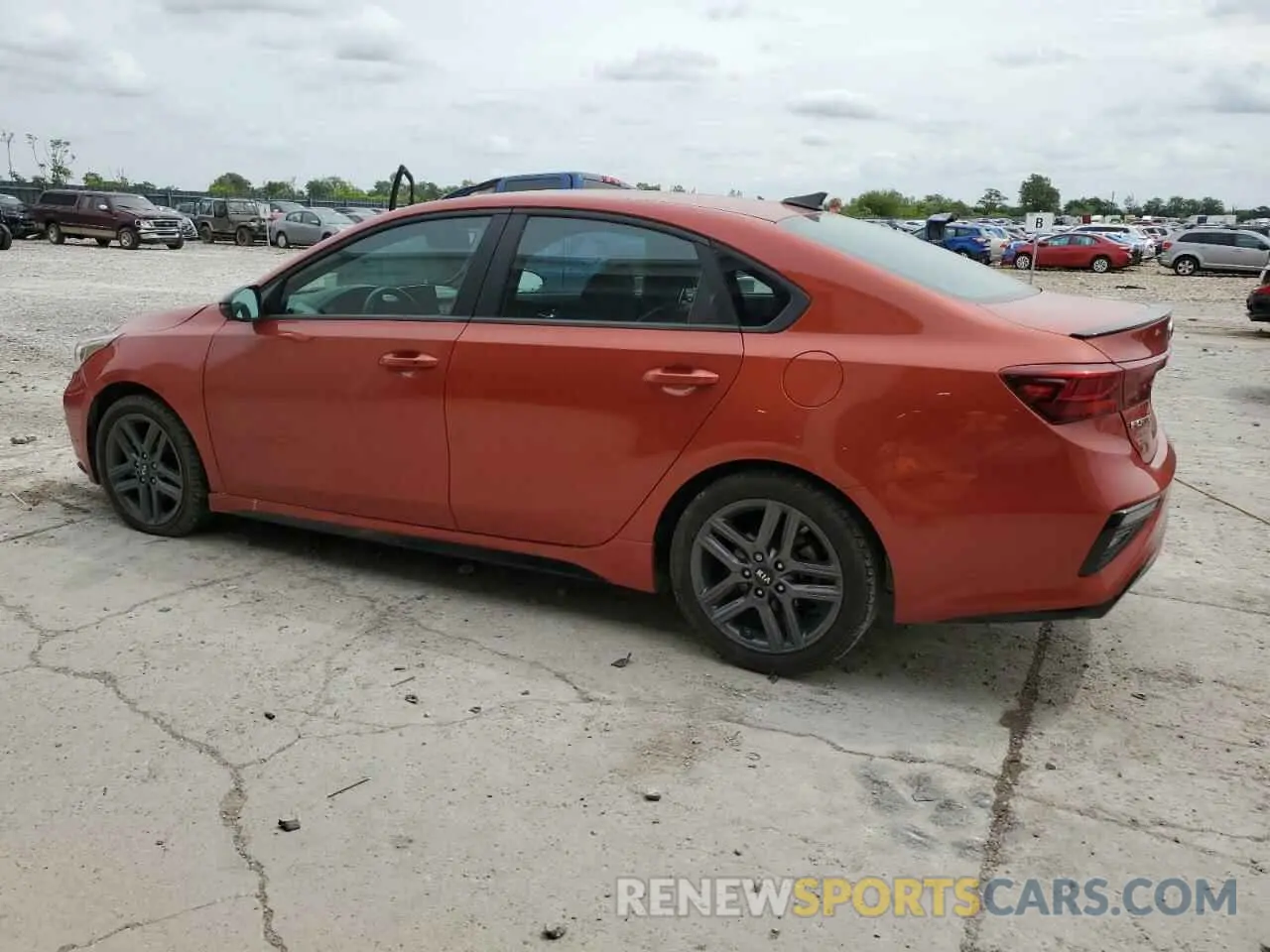 2 fotografías del automóvil dañado 3KPF34ADXME328369 KIA FORTE 2021