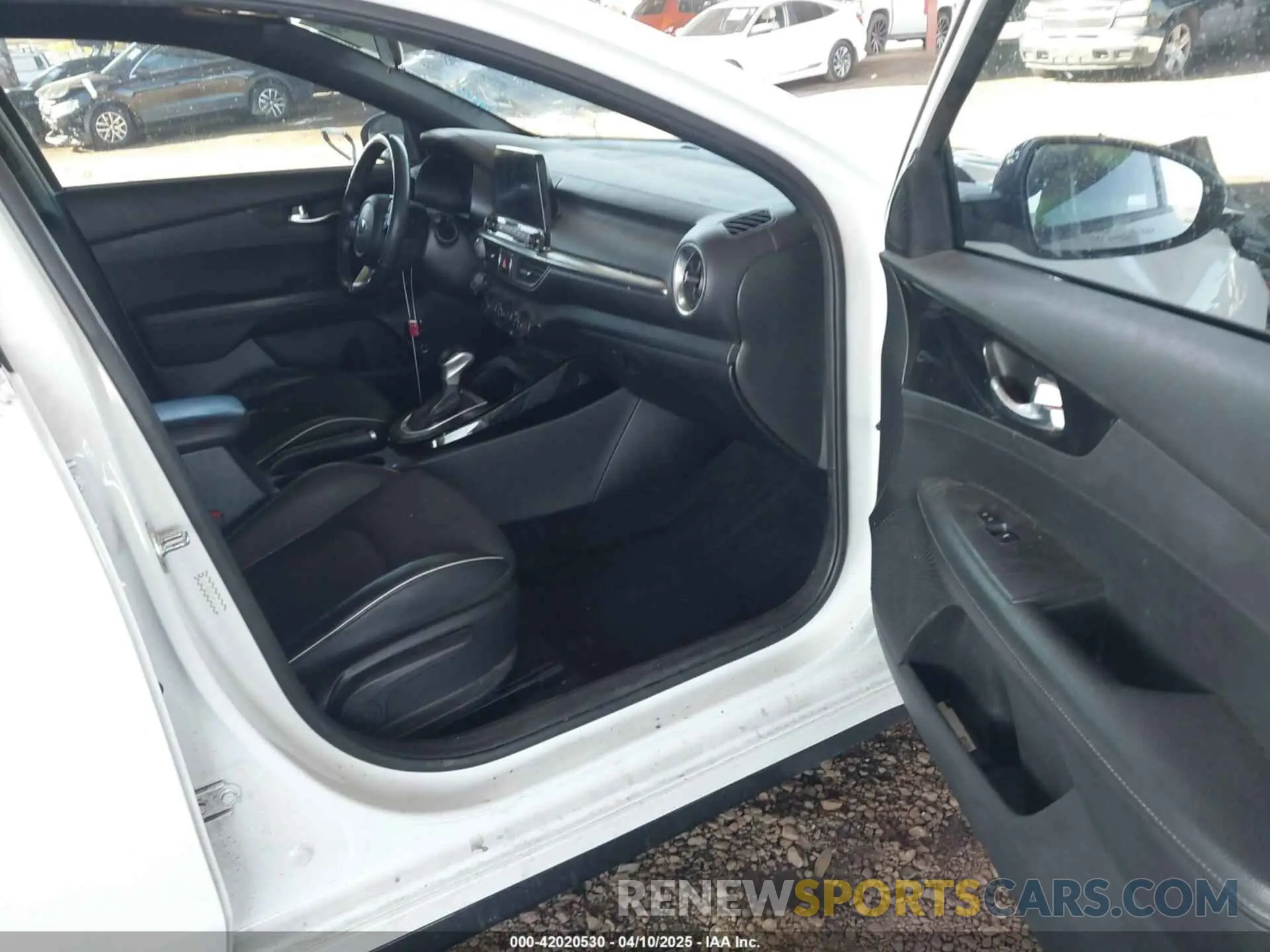 5 fotografías del automóvil dañado 3KPF34ADXME342191 KIA FORTE 2021