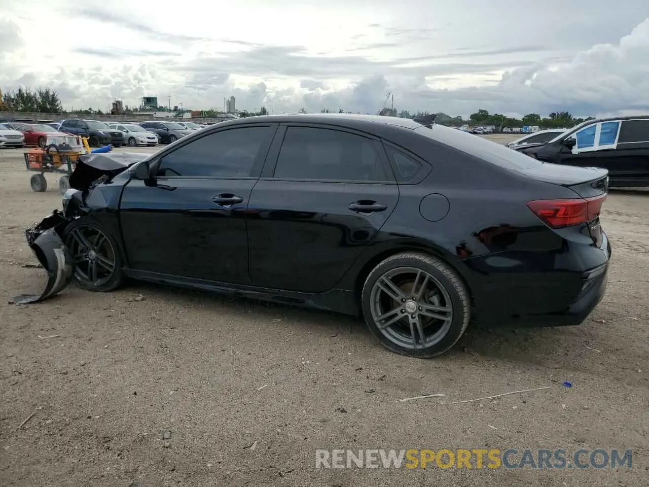 2 fotografías del automóvil dañado 3KPF44AC0ME376225 KIA FORTE 2021