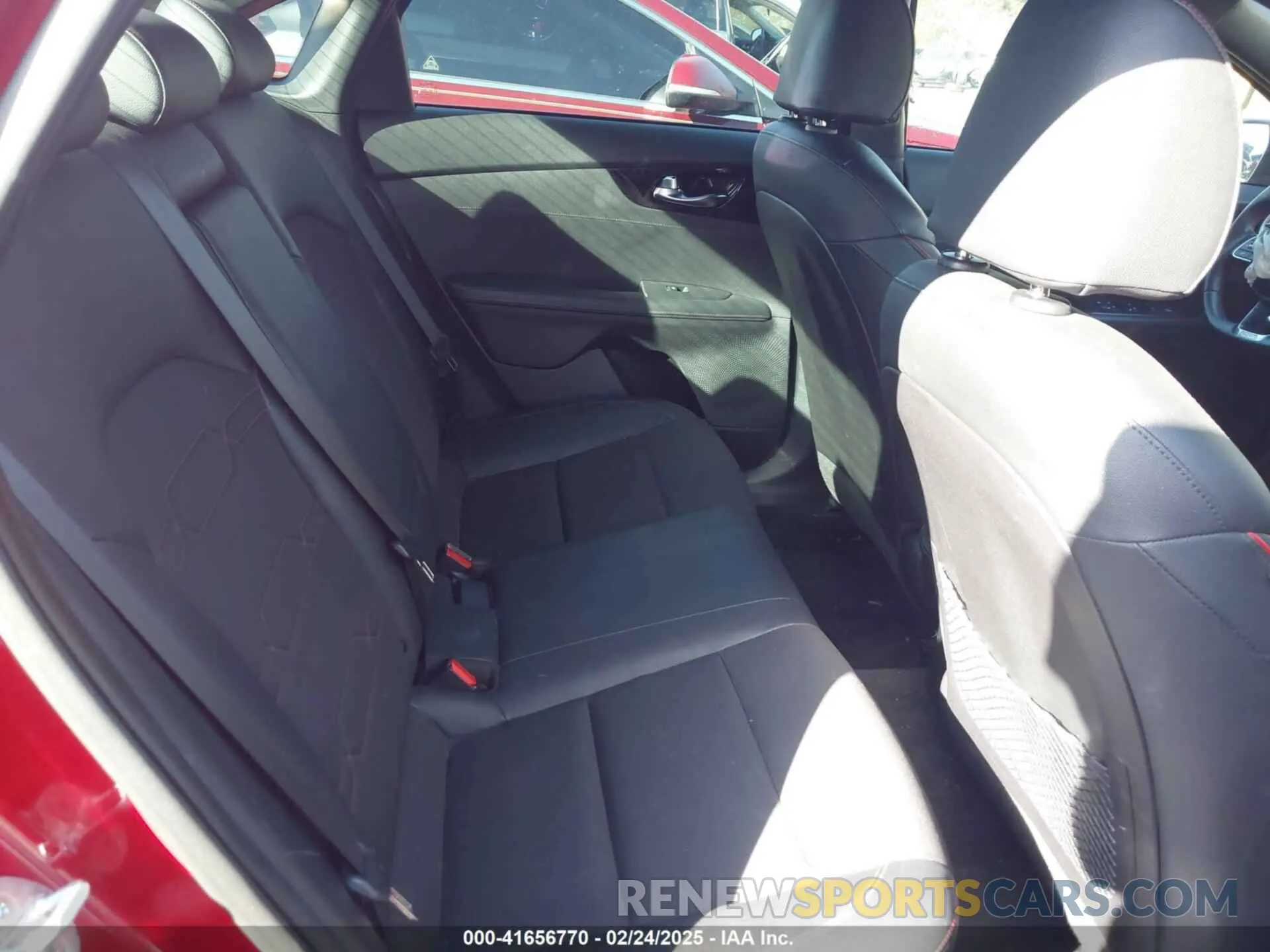 8 fotografías del automóvil dañado 3KPF44AC3ME290973 KIA FORTE 2021