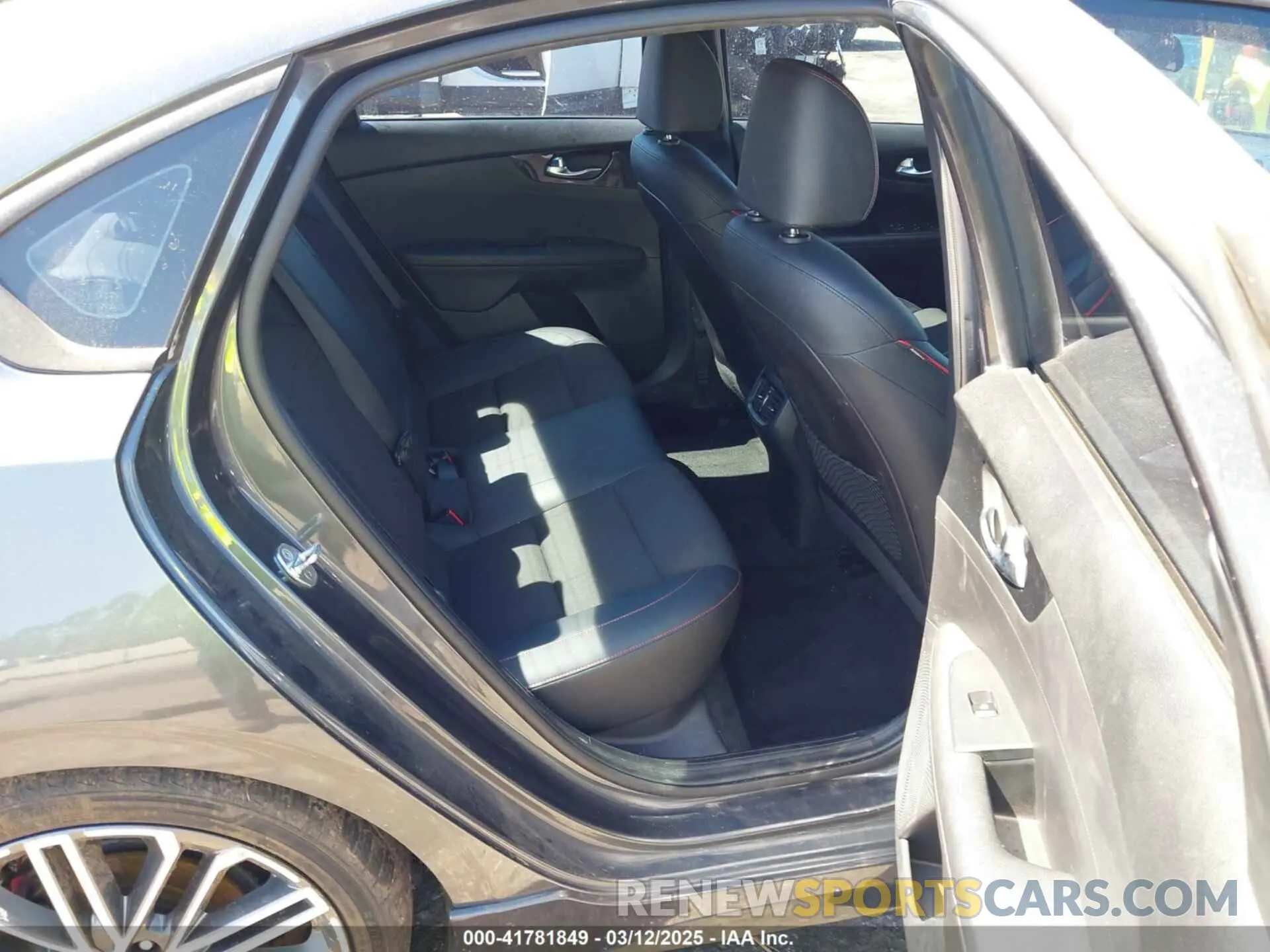 8 fotografías del automóvil dañado 3KPF44AC4ME342904 KIA FORTE 2021