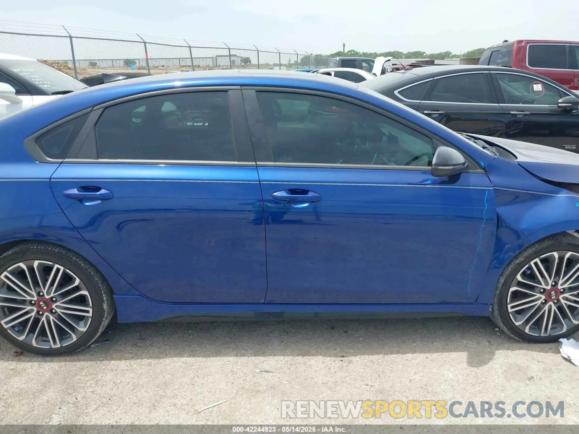 13 fotografías del automóvil dañado 3KPF44AC5ME313685 KIA FORTE 2021