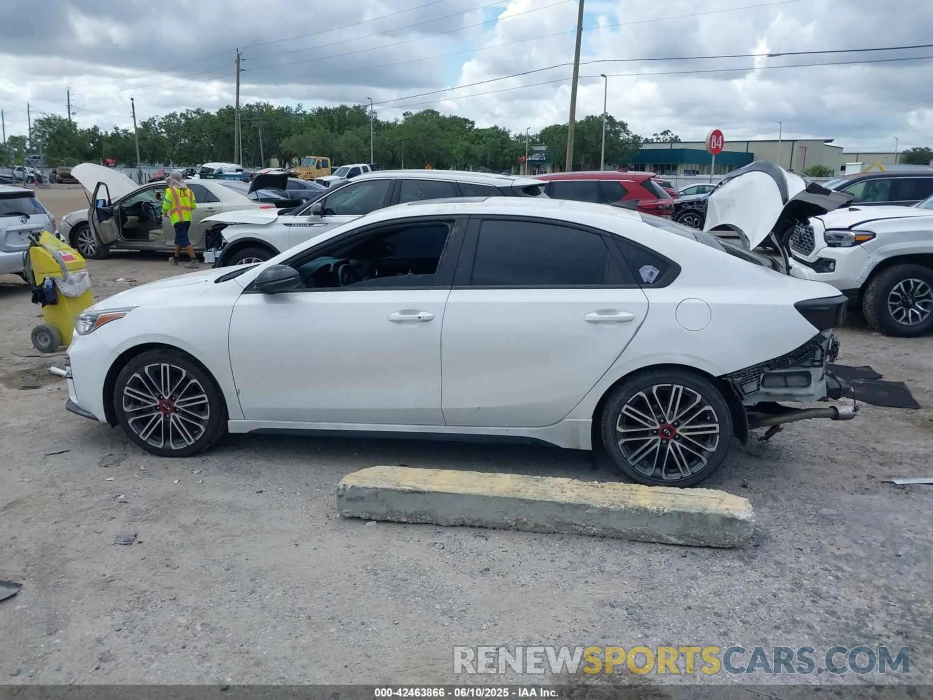 14 fotografías del automóvil dañado 3KPF44AC7ME358594 KIA FORTE 2021