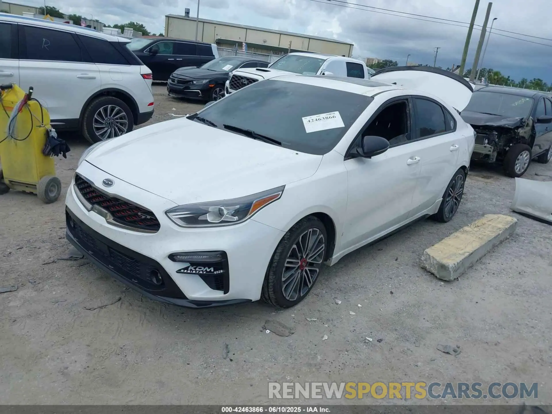 2 fotografías del automóvil dañado 3KPF44AC7ME358594 KIA FORTE 2021