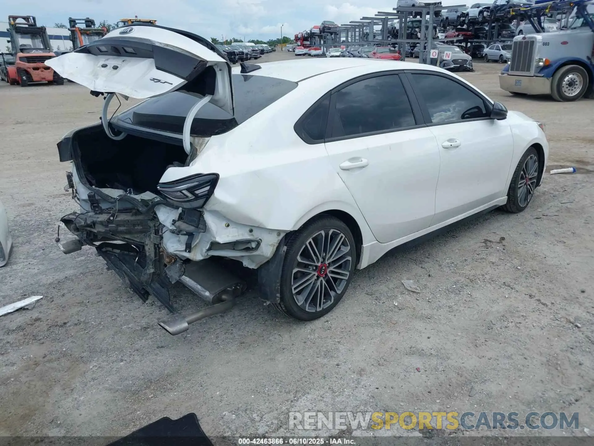 4 fotografías del automóvil dañado 3KPF44AC7ME358594 KIA FORTE 2021