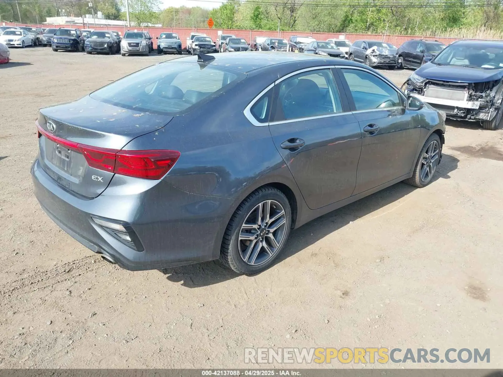 4 fotografías del automóvil dañado 3KPF54AD7ME299780 KIA FORTE 2021