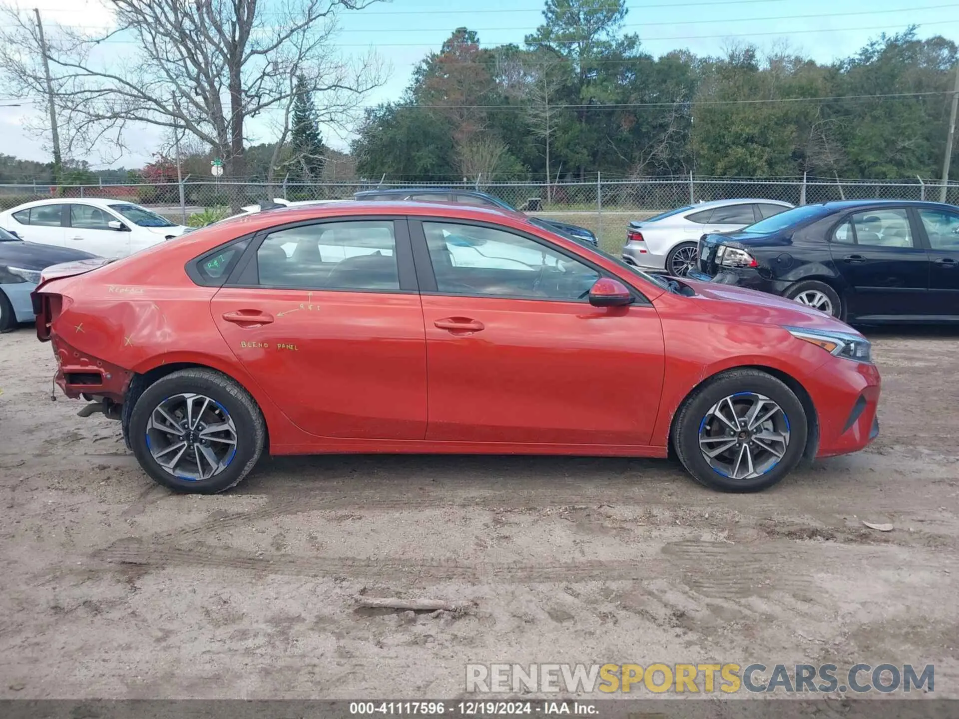 13 fotografías del automóvil dañado 3KPF24AD0NE420935 KIA FORTE 2022