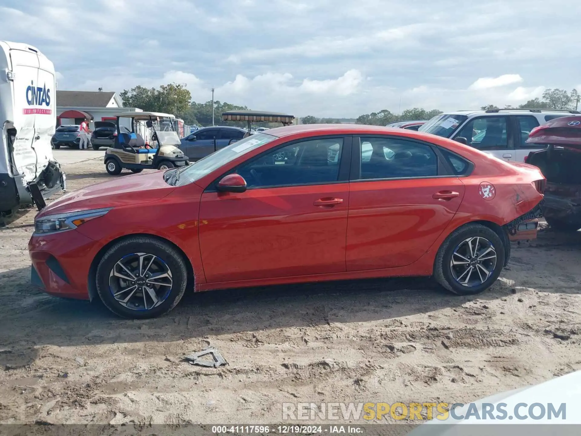 14 fotografías del automóvil dañado 3KPF24AD0NE420935 KIA FORTE 2022