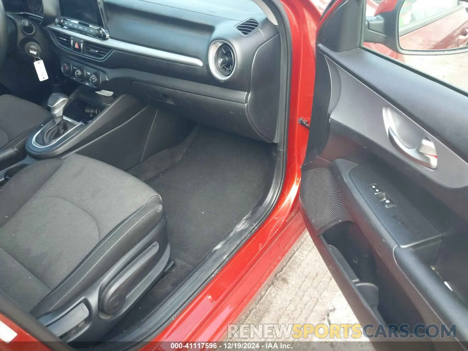 5 fotografías del automóvil dañado 3KPF24AD0NE420935 KIA FORTE 2022