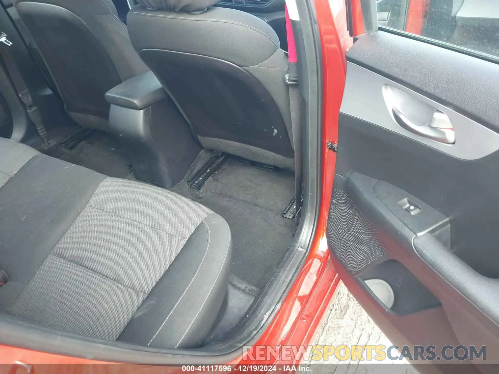 8 fotografías del automóvil dañado 3KPF24AD0NE420935 KIA FORTE 2022