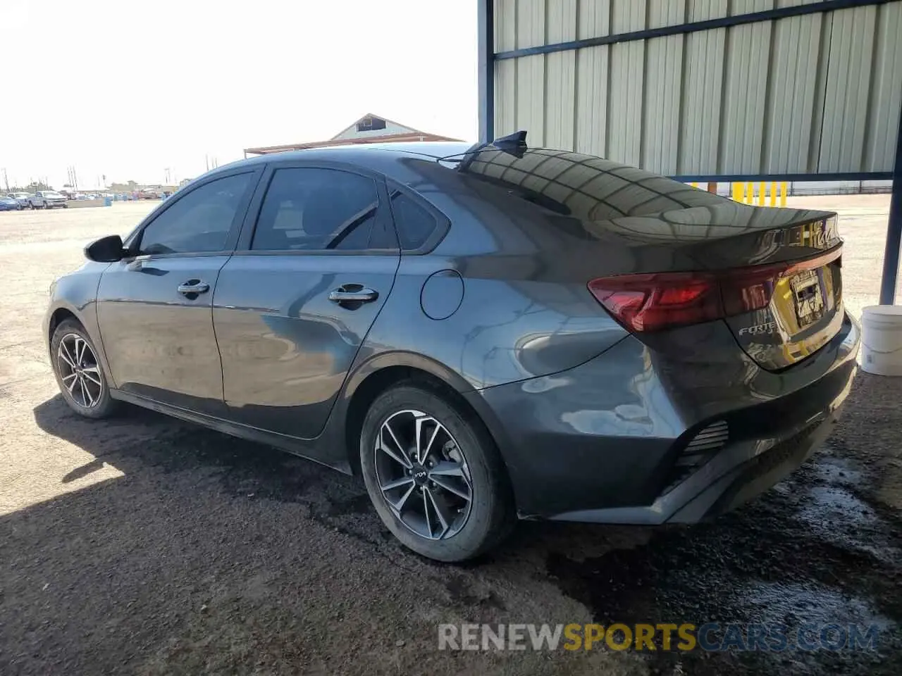 2 fotografías del automóvil dañado 3KPF24AD0NE446757 KIA FORTE 2022