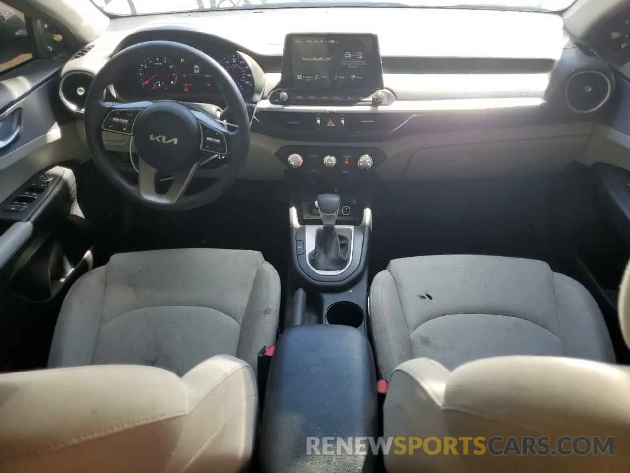 8 fotografías del automóvil dañado 3KPF24AD0NE446757 KIA FORTE 2022