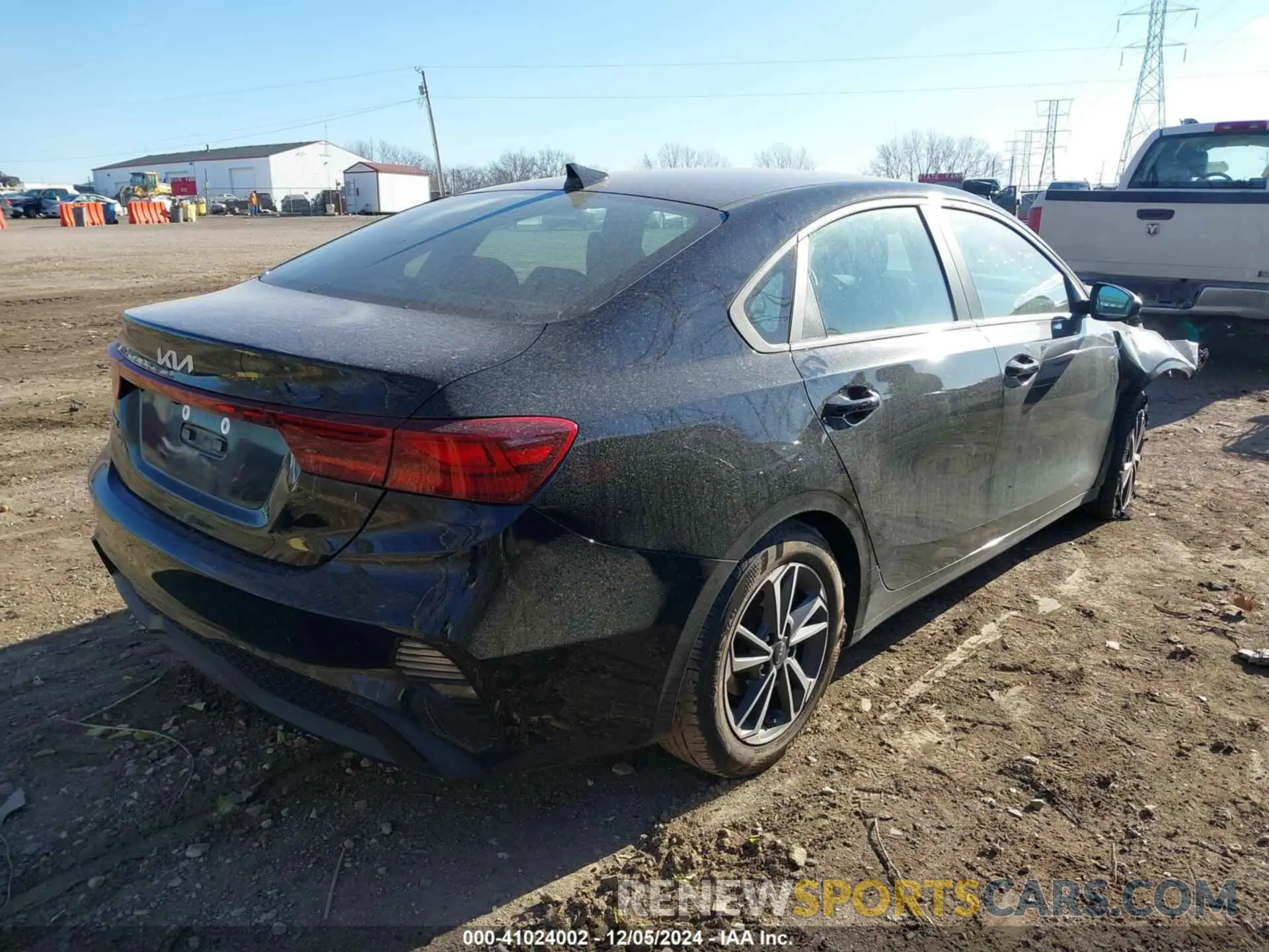 4 fotografías del automóvil dañado 3KPF24AD0NE456298 KIA FORTE 2022
