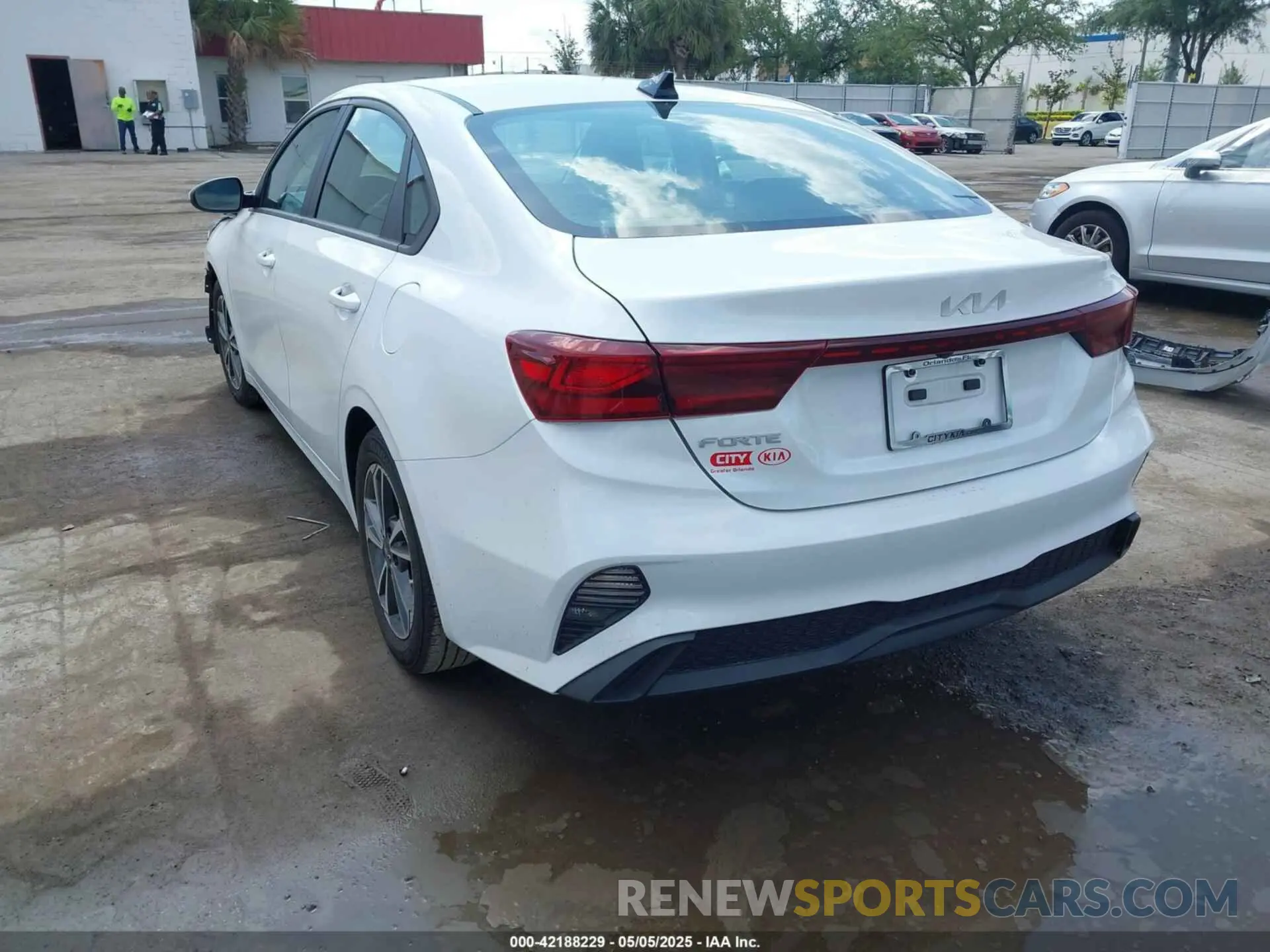 3 fotografías del automóvil dañado 3KPF24AD0NE456771 KIA FORTE 2022