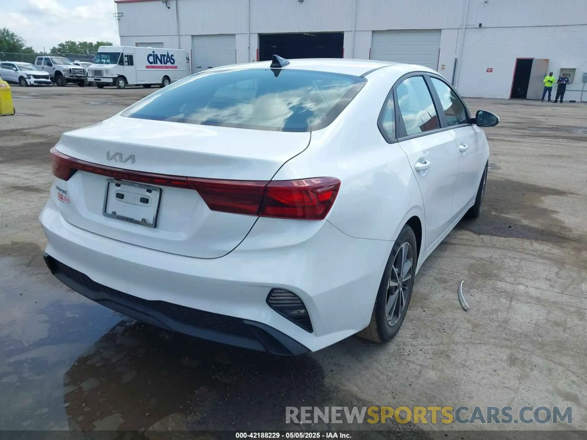 4 fotografías del automóvil dañado 3KPF24AD0NE456771 KIA FORTE 2022