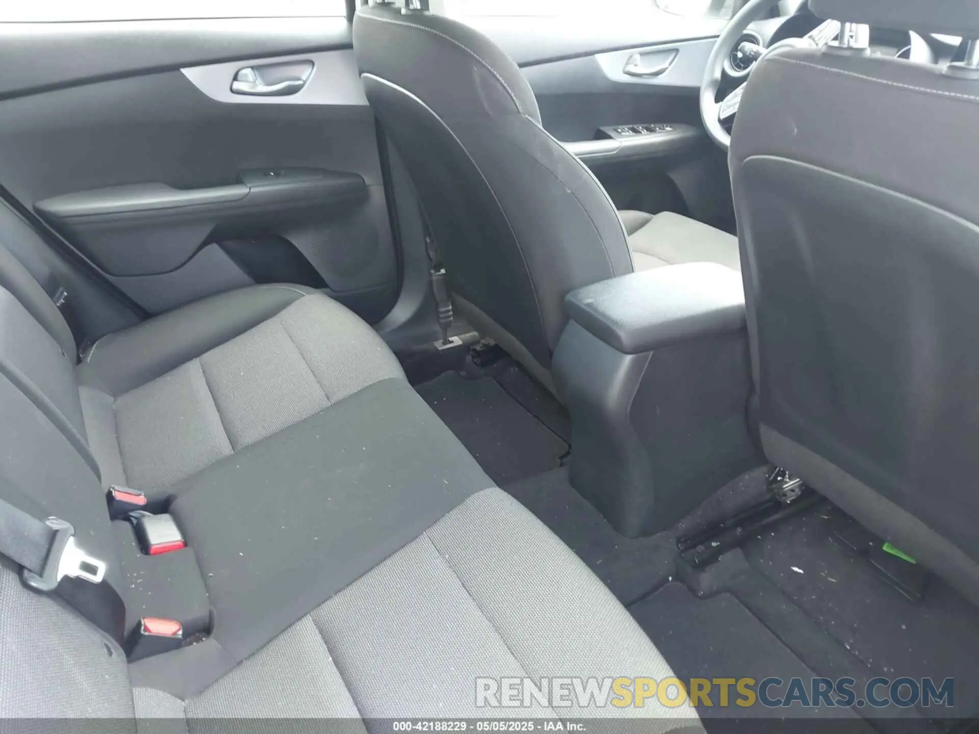 8 fotografías del automóvil dañado 3KPF24AD0NE456771 KIA FORTE 2022