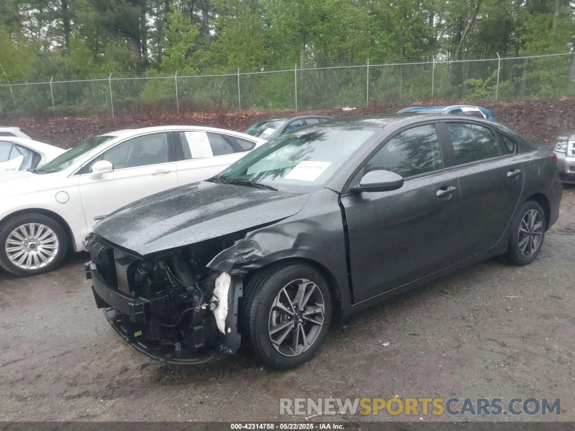 2 fotografías del automóvil dañado 3KPF24AD0NE464353 KIA FORTE 2022