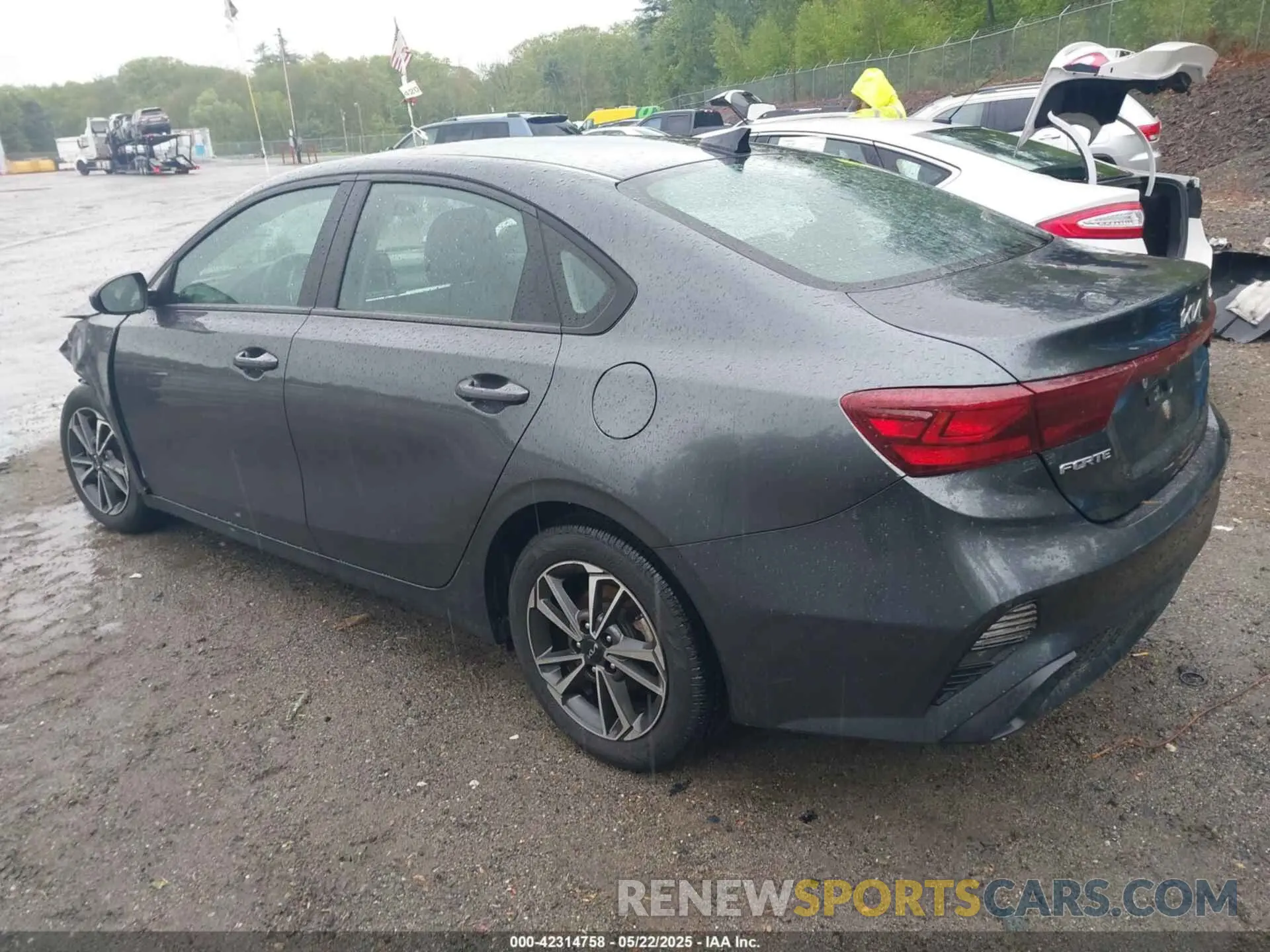 3 fotografías del automóvil dañado 3KPF24AD0NE464353 KIA FORTE 2022