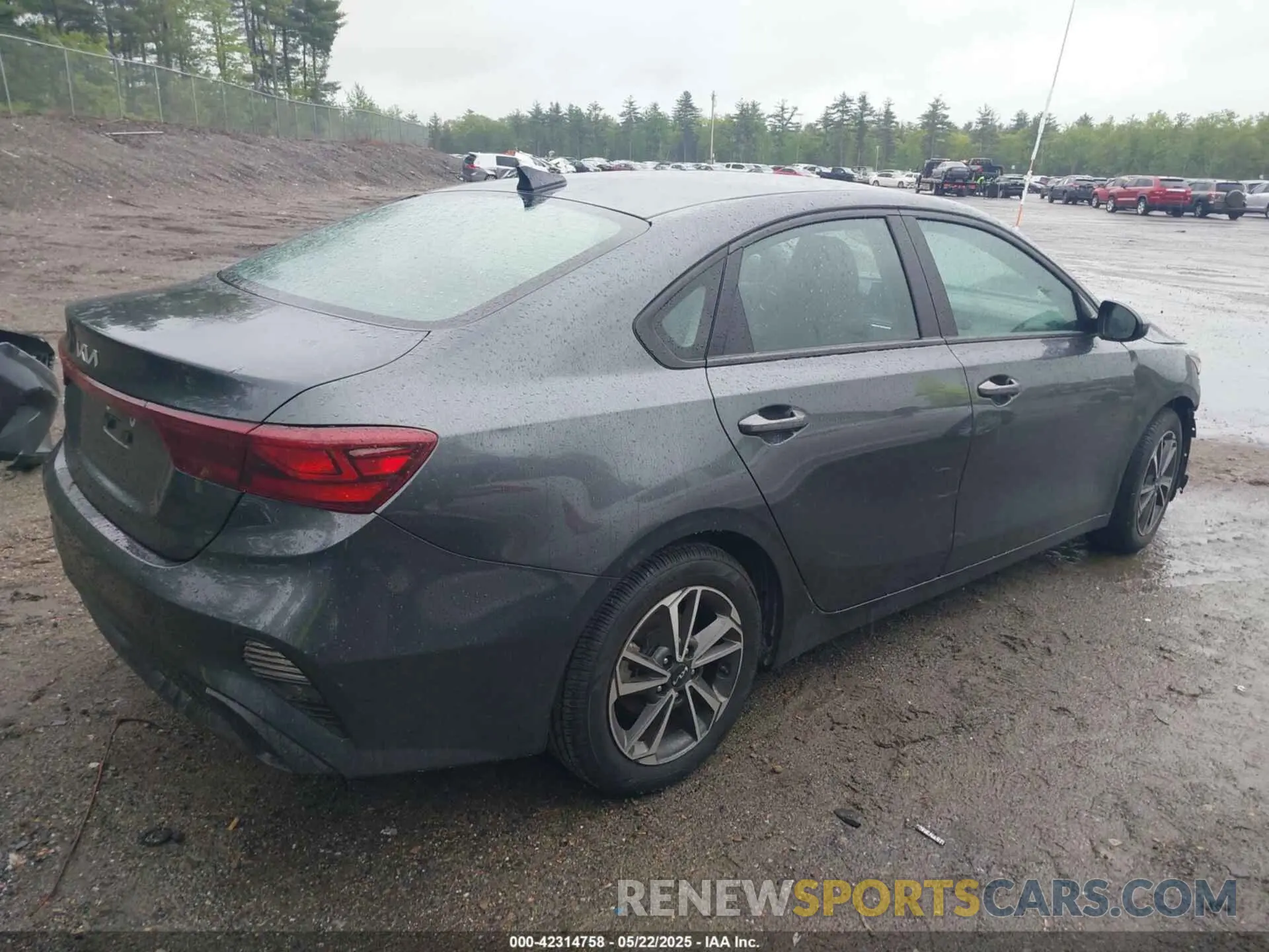 4 fotografías del automóvil dañado 3KPF24AD0NE464353 KIA FORTE 2022