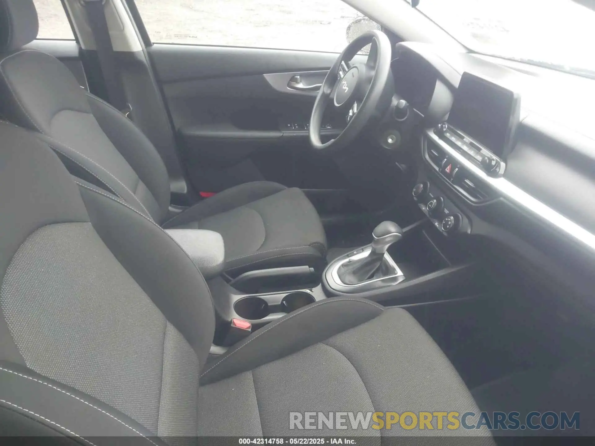 5 fotografías del automóvil dañado 3KPF24AD0NE464353 KIA FORTE 2022