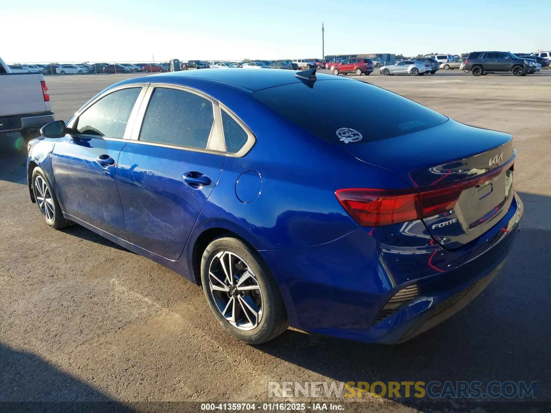 3 fotografías del automóvil dañado 3KPF24AD0NE472873 KIA FORTE 2022