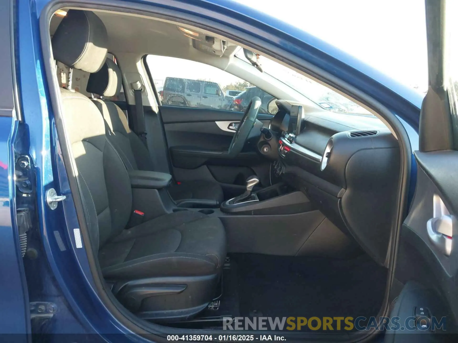 5 fotografías del automóvil dañado 3KPF24AD0NE472873 KIA FORTE 2022
