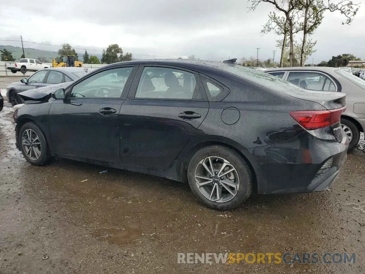 2 fotografías del automóvil dañado 3KPF24AD0NE499961 KIA FORTE 2022