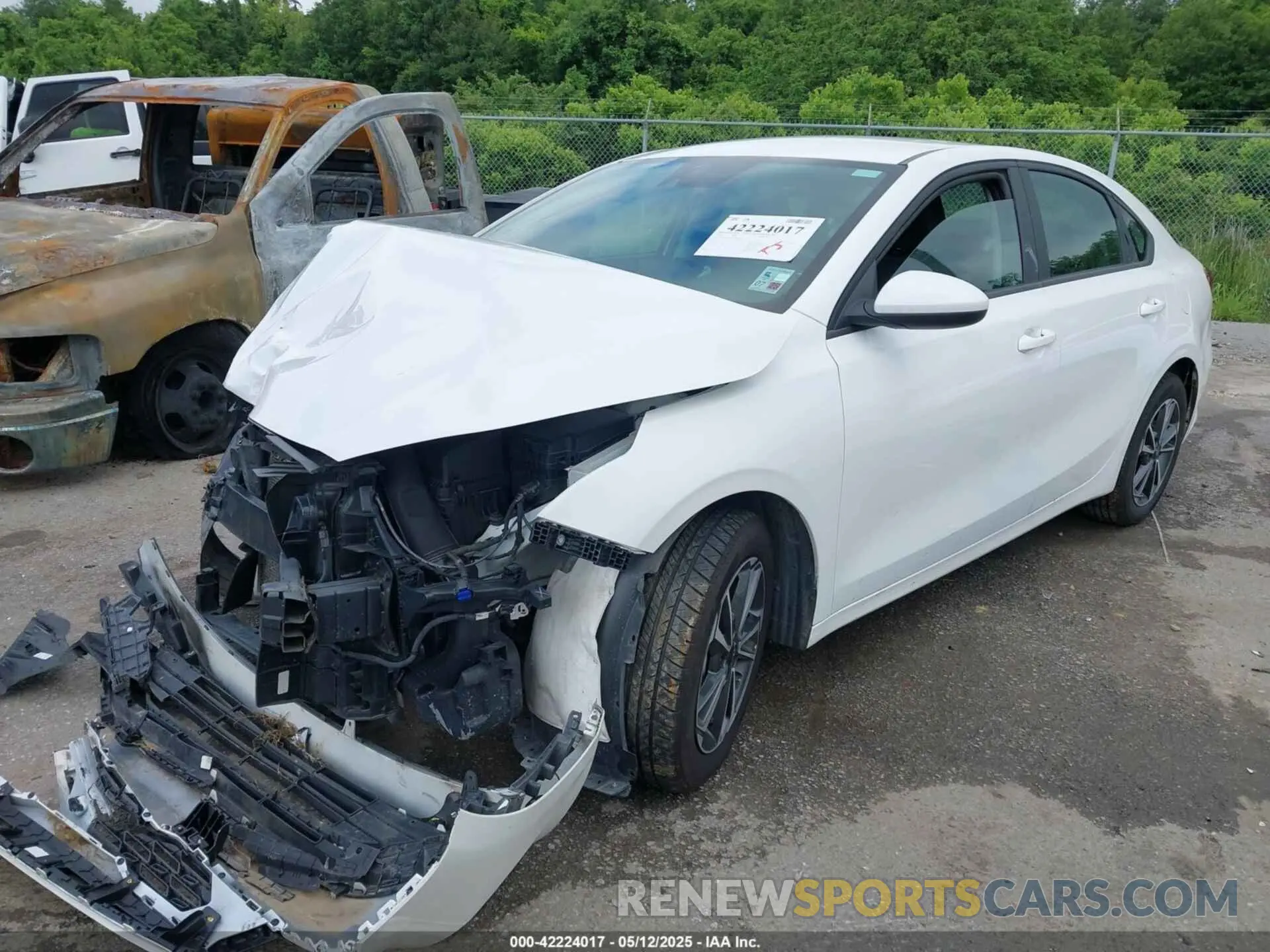 2 fotografías del automóvil dañado 3KPF24AD1NE418045 KIA FORTE 2022