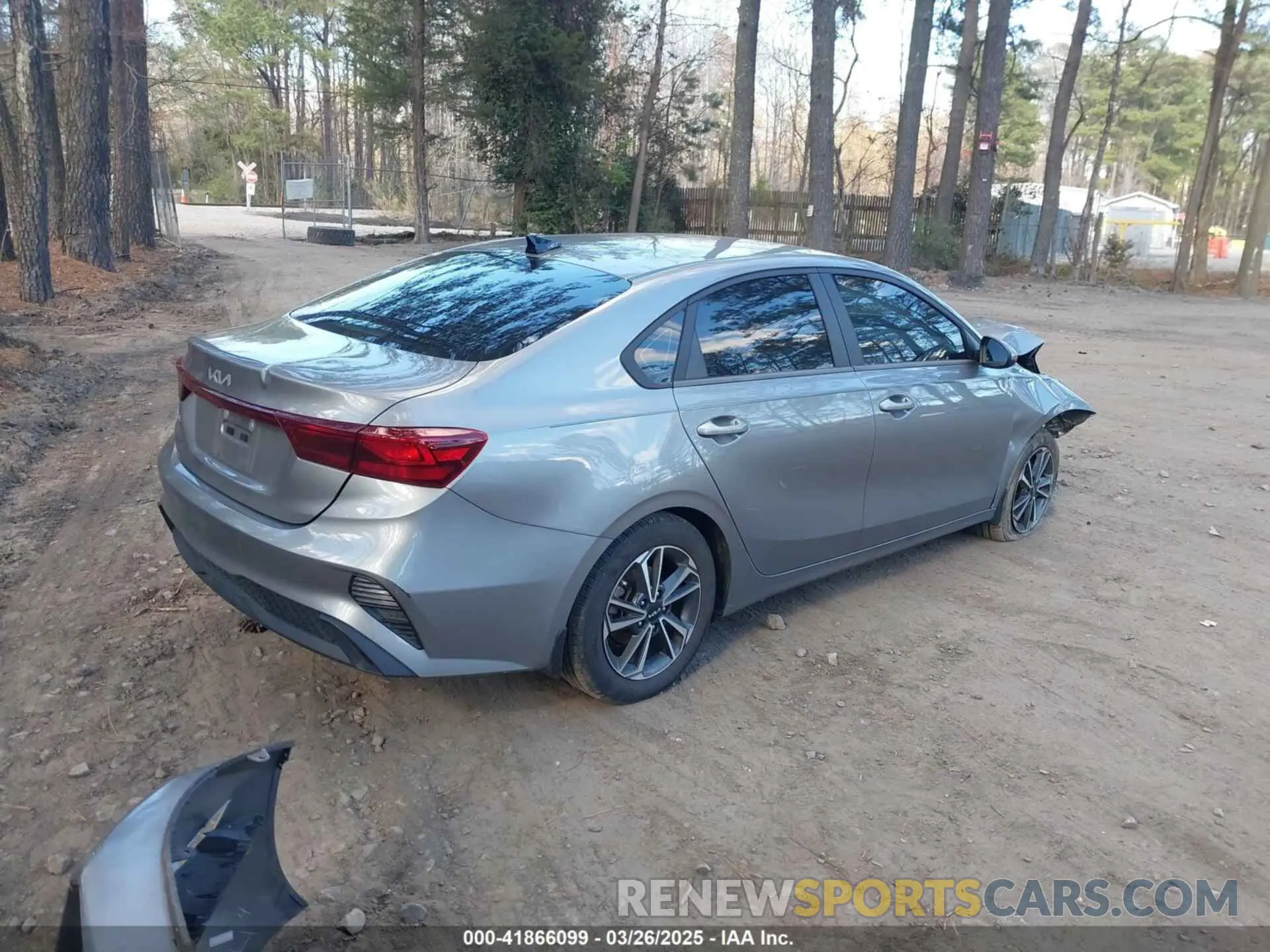 4 fotografías del automóvil dañado 3KPF24AD1NE430471 KIA FORTE 2022