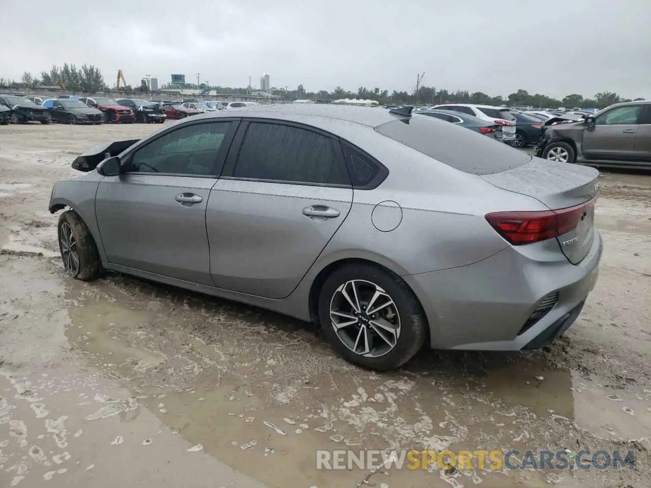 2 fotografías del automóvil dañado 3KPF24AD1NE456519 KIA FORTE 2022