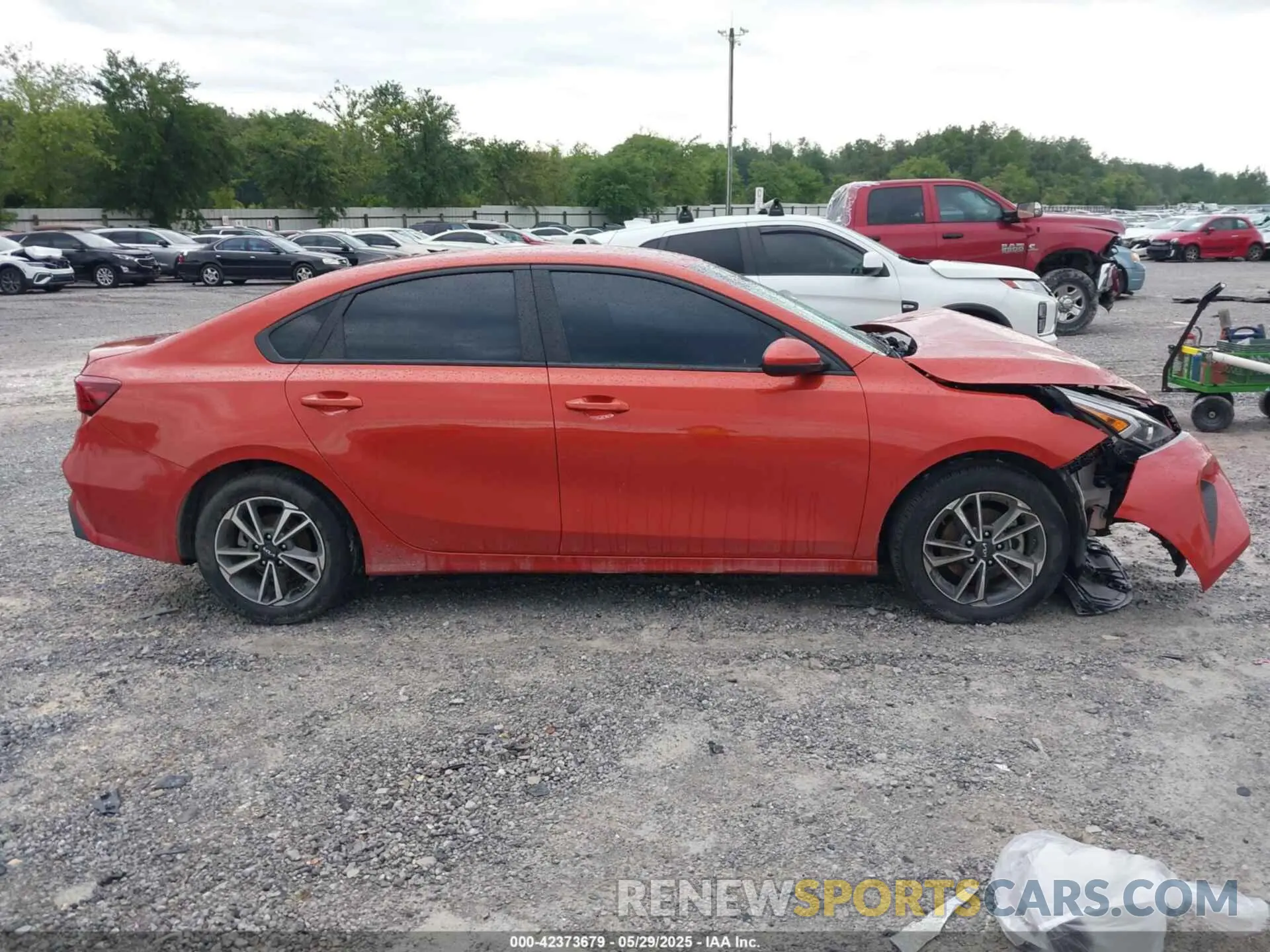 13 fotografías del automóvil dañado 3KPF24AD1NE487950 KIA FORTE 2022