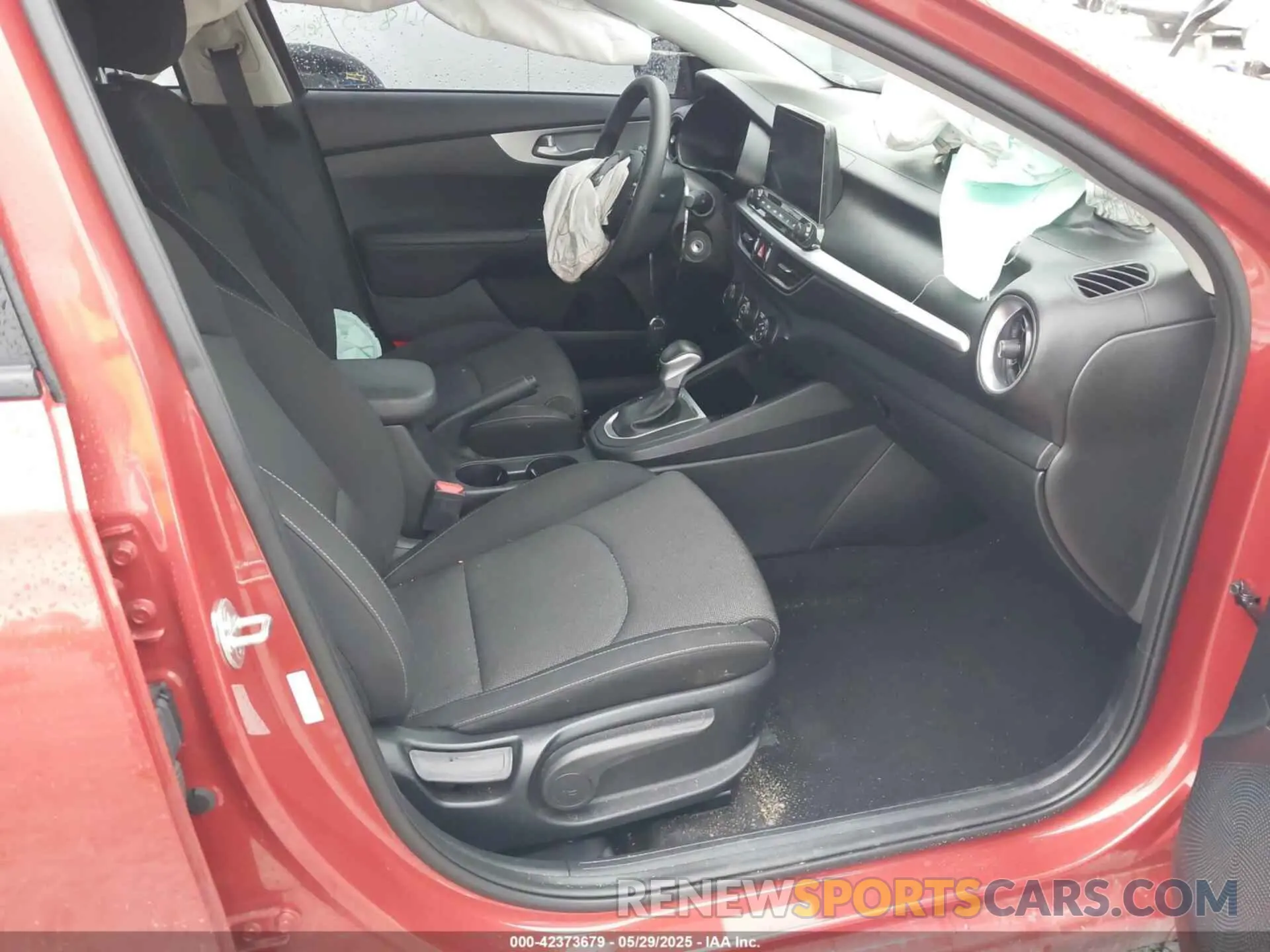 5 fotografías del automóvil dañado 3KPF24AD1NE487950 KIA FORTE 2022