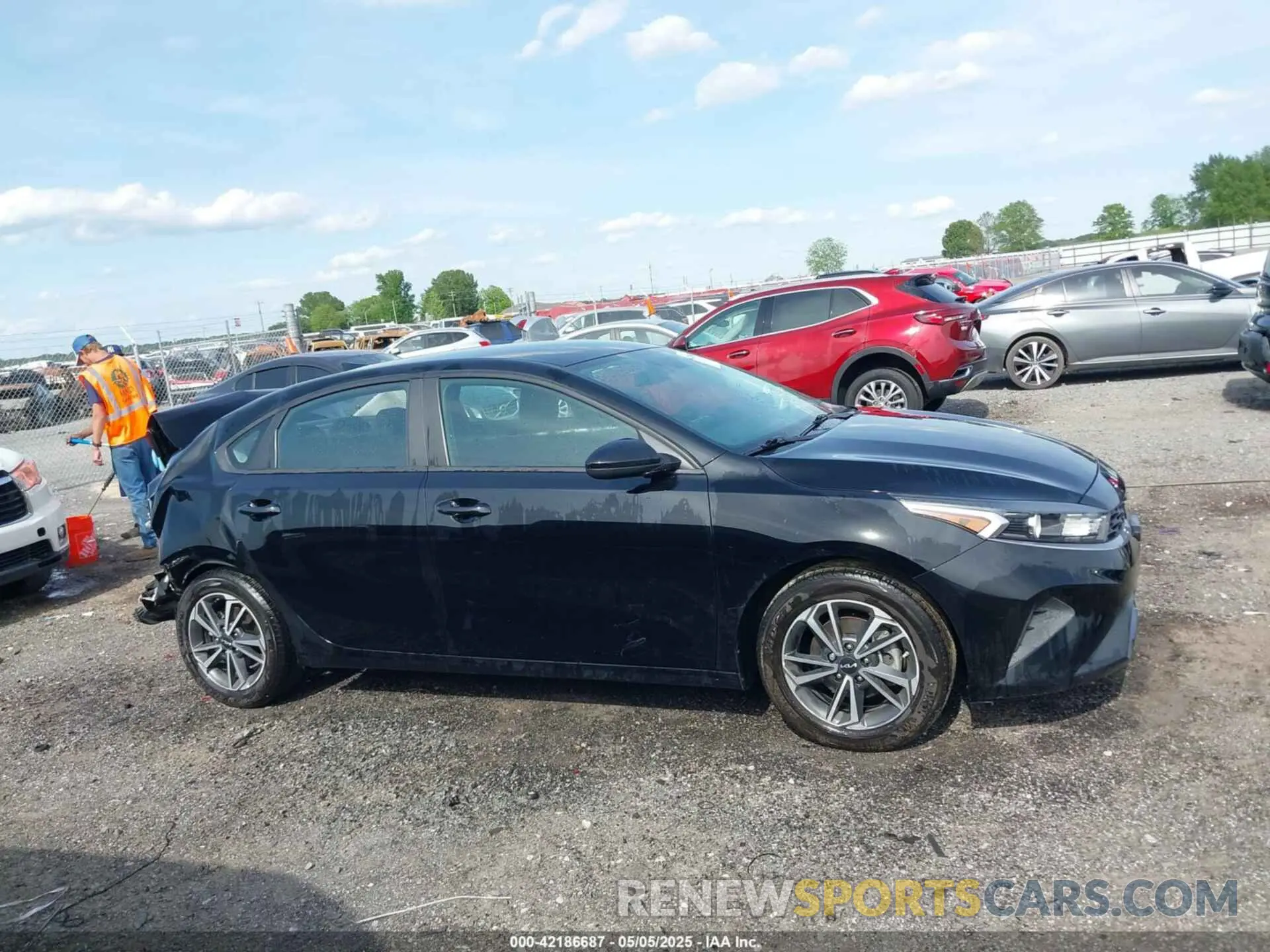 13 fotografías del automóvil dañado 3KPF24AD1NE503709 KIA FORTE 2022
