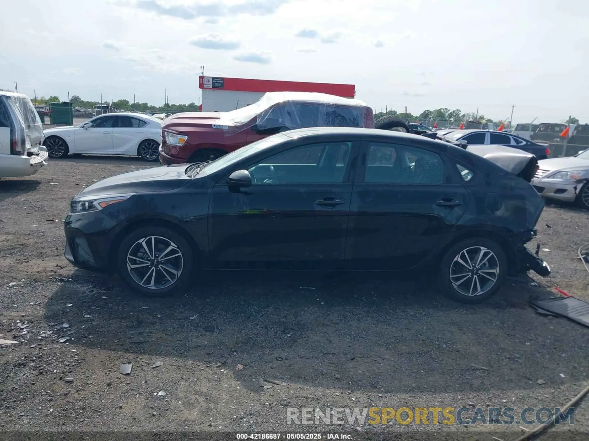 14 fotografías del automóvil dañado 3KPF24AD1NE503709 KIA FORTE 2022