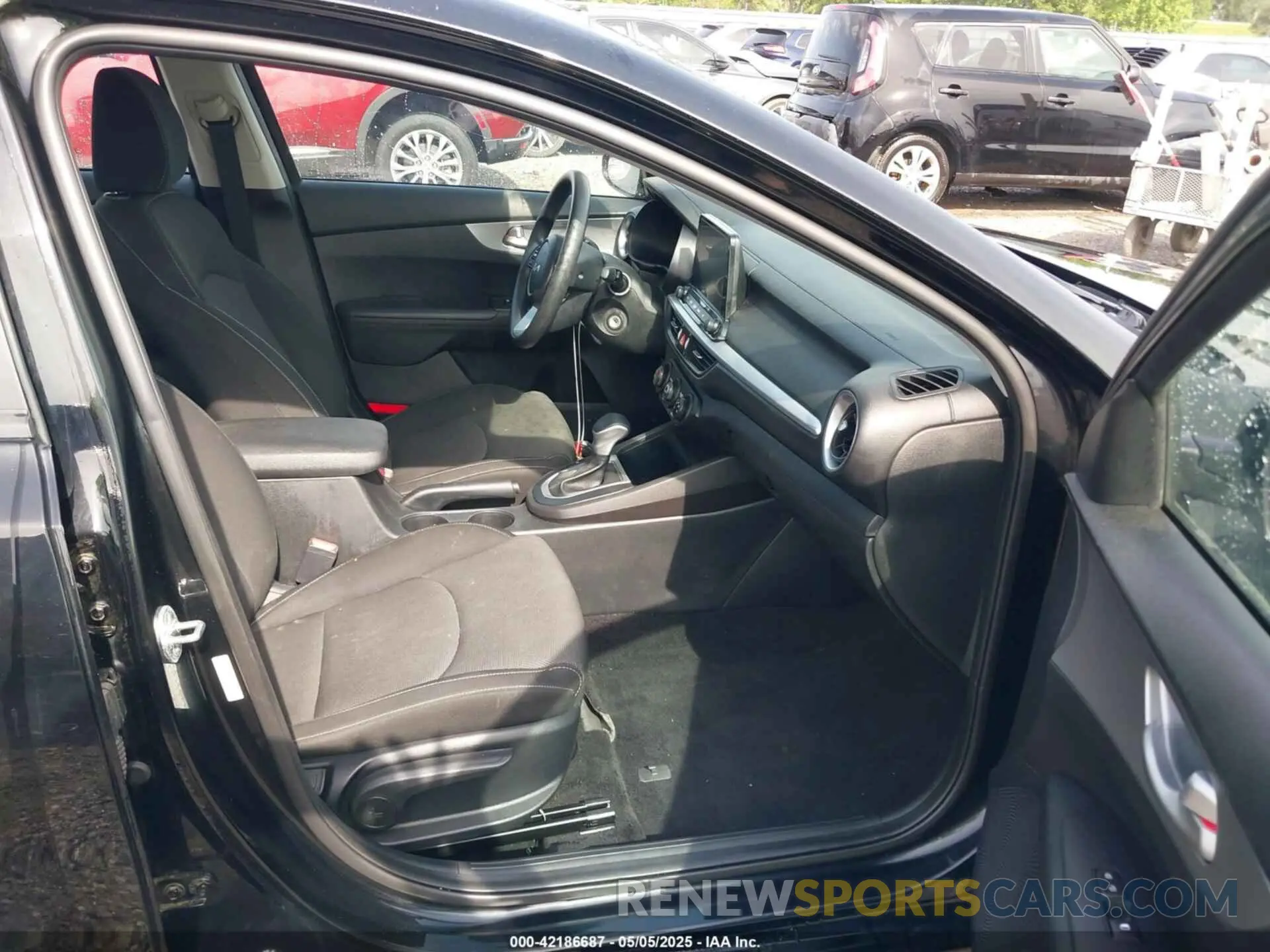 5 fotografías del automóvil dañado 3KPF24AD1NE503709 KIA FORTE 2022