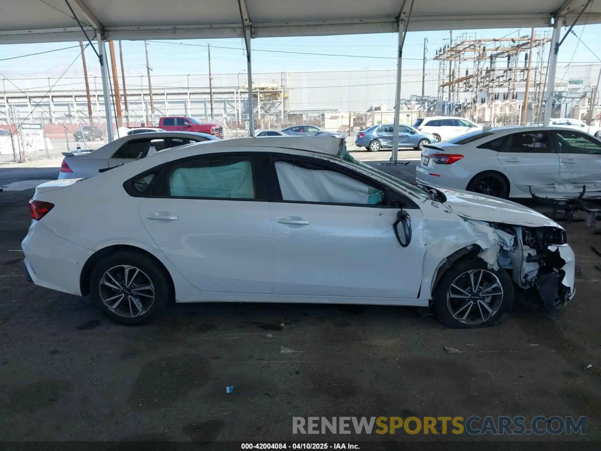 13 fotografías del automóvil dañado 3KPF24AD2NE425361 KIA FORTE 2022