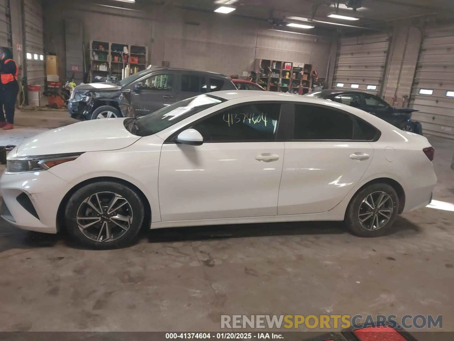 14 fotografías del automóvil dañado 3KPF24AD2NE460238 KIA FORTE 2022