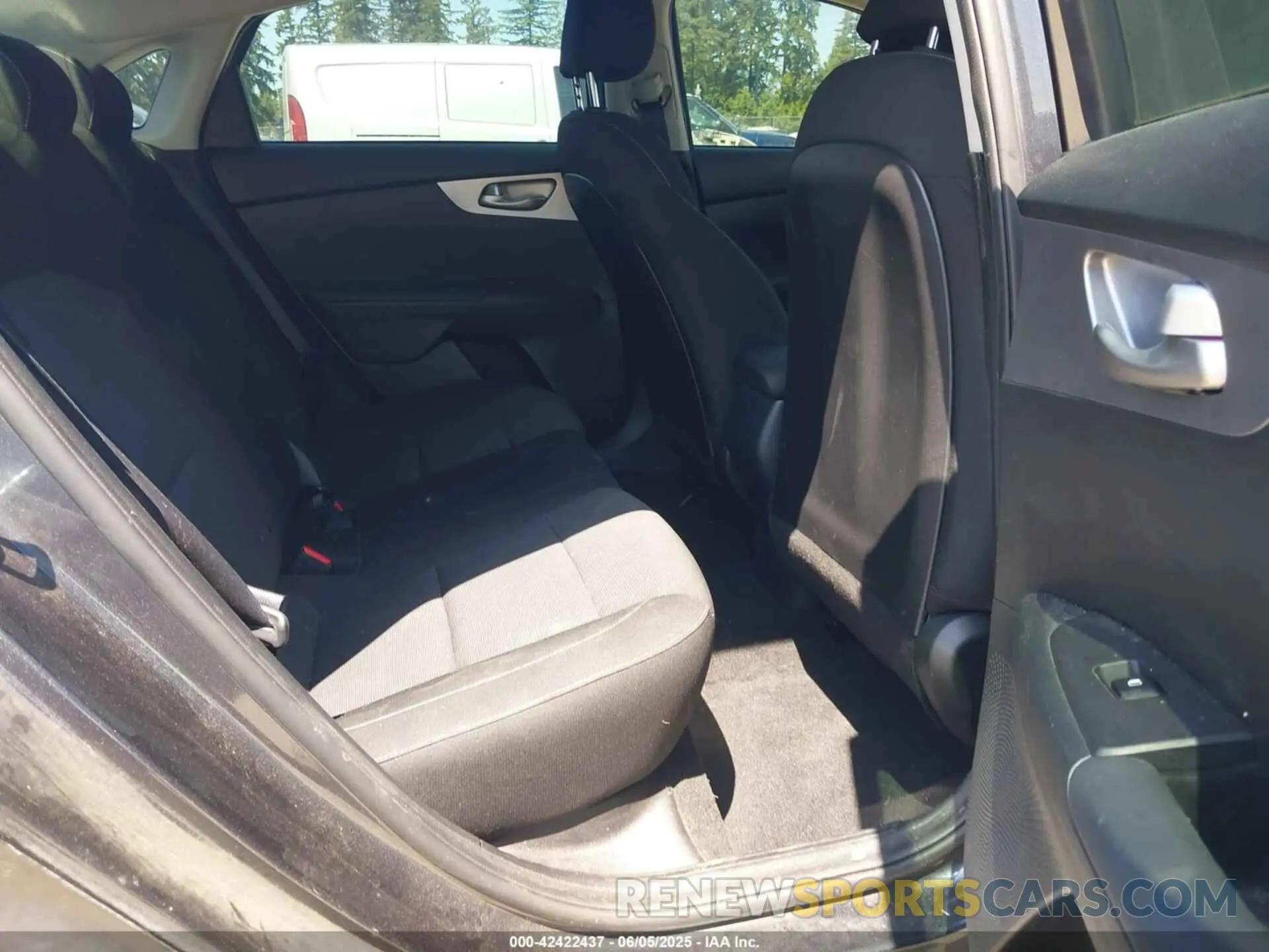 8 fotografías del automóvil dañado 3KPF24AD2NE502195 KIA FORTE 2022