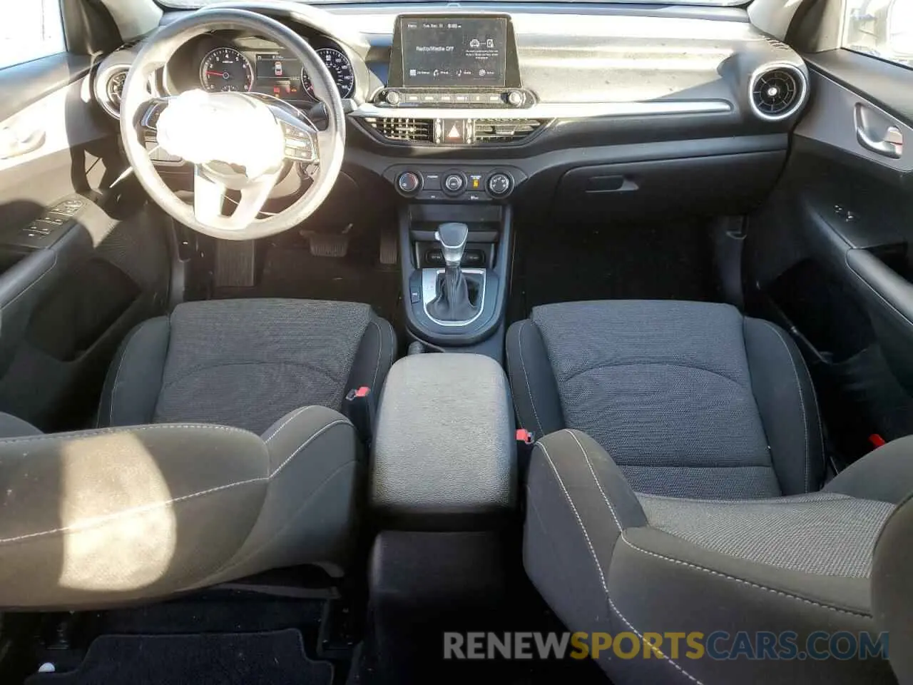 8 fotografías del automóvil dañado 3KPF24AD3NE427653 KIA FORTE 2022
